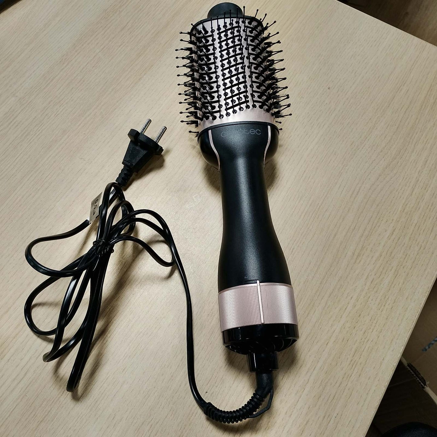 271762 - CECOTEC CeramicCare Unique, Furçë dhe Stilizues me Ajër të Nxehtë, 1200W, 2 në 1, veshje qeramike, 2 shpejtësi, 3 temperatura, funksion ajri të ftohtë