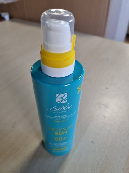 271850 - BIONIKE Defence Sun - Lëng qumështi kundër diellit për trup për lëkurë të ndjeshme dhe intolerante SPF 50+, 200 ml
