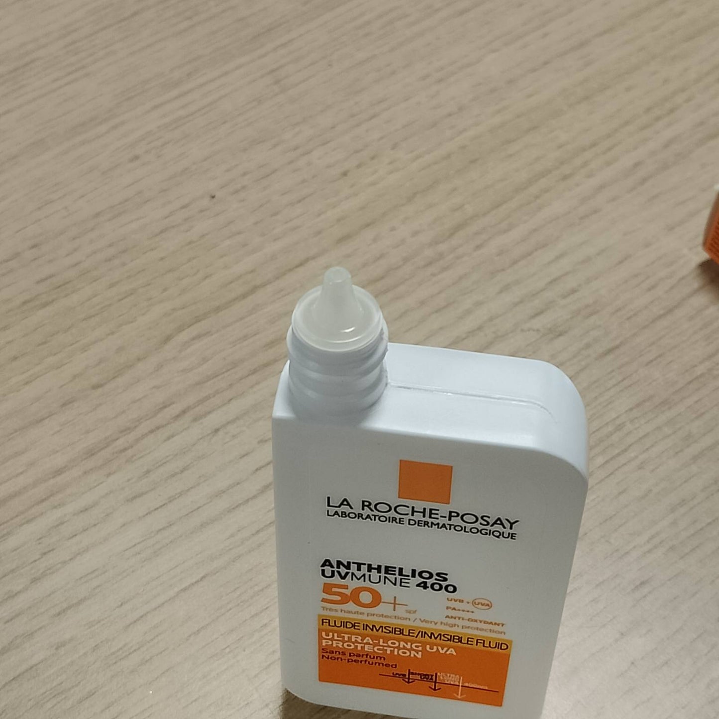 271864 - LA ROCHE-POSAY Lëng mbrojtës nga dielli për fytyrën, SPF 50+, 50 ml, për lëkurë të ndjeshme dhe alergjike, me filtër UV Mexoryl 400, Anthelios Invisible Fluid UVMune 400