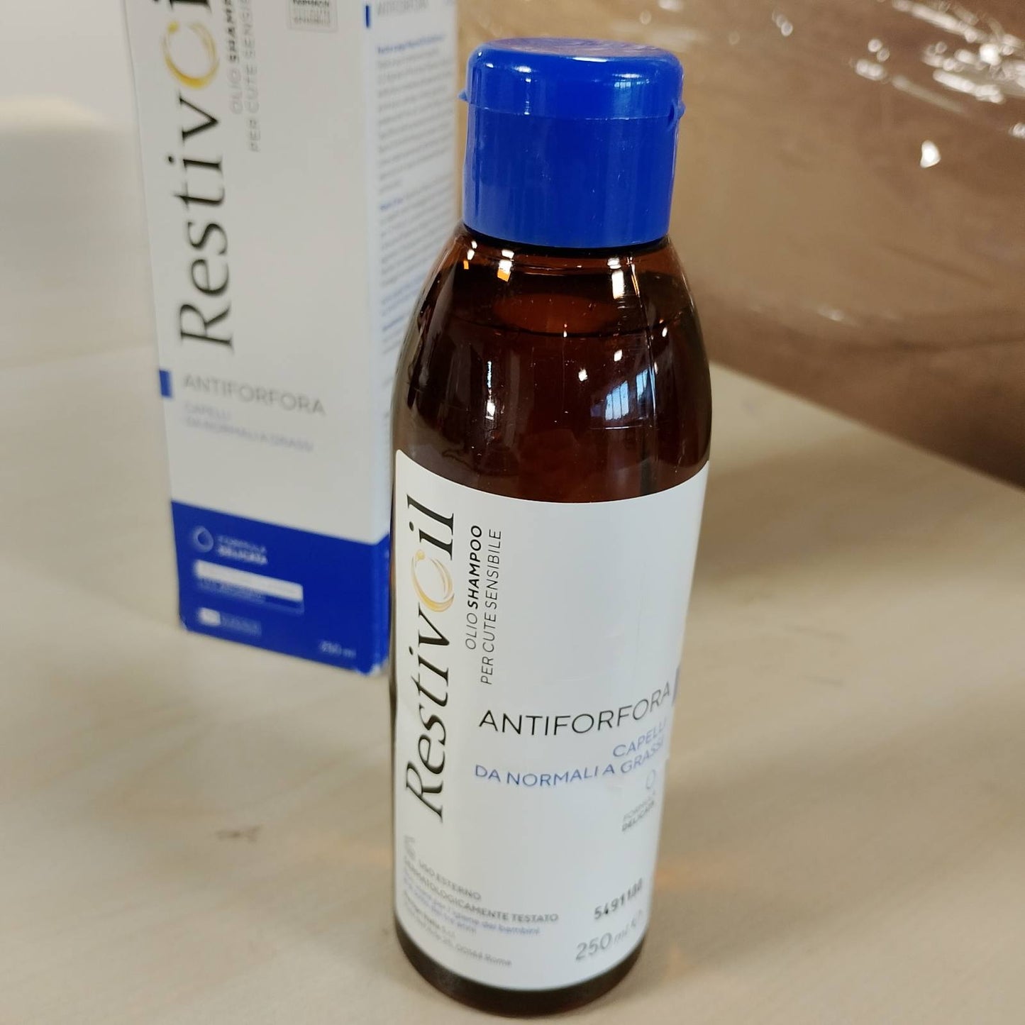 271917 - RestivOil Complex Shampo e butë kundër zbokthit, 250 ml, me vaj për flokë normalë deri në të yndyrshëm, veprim anti-seborrheik dhe anti-kruajtje, shampo pa shkumë