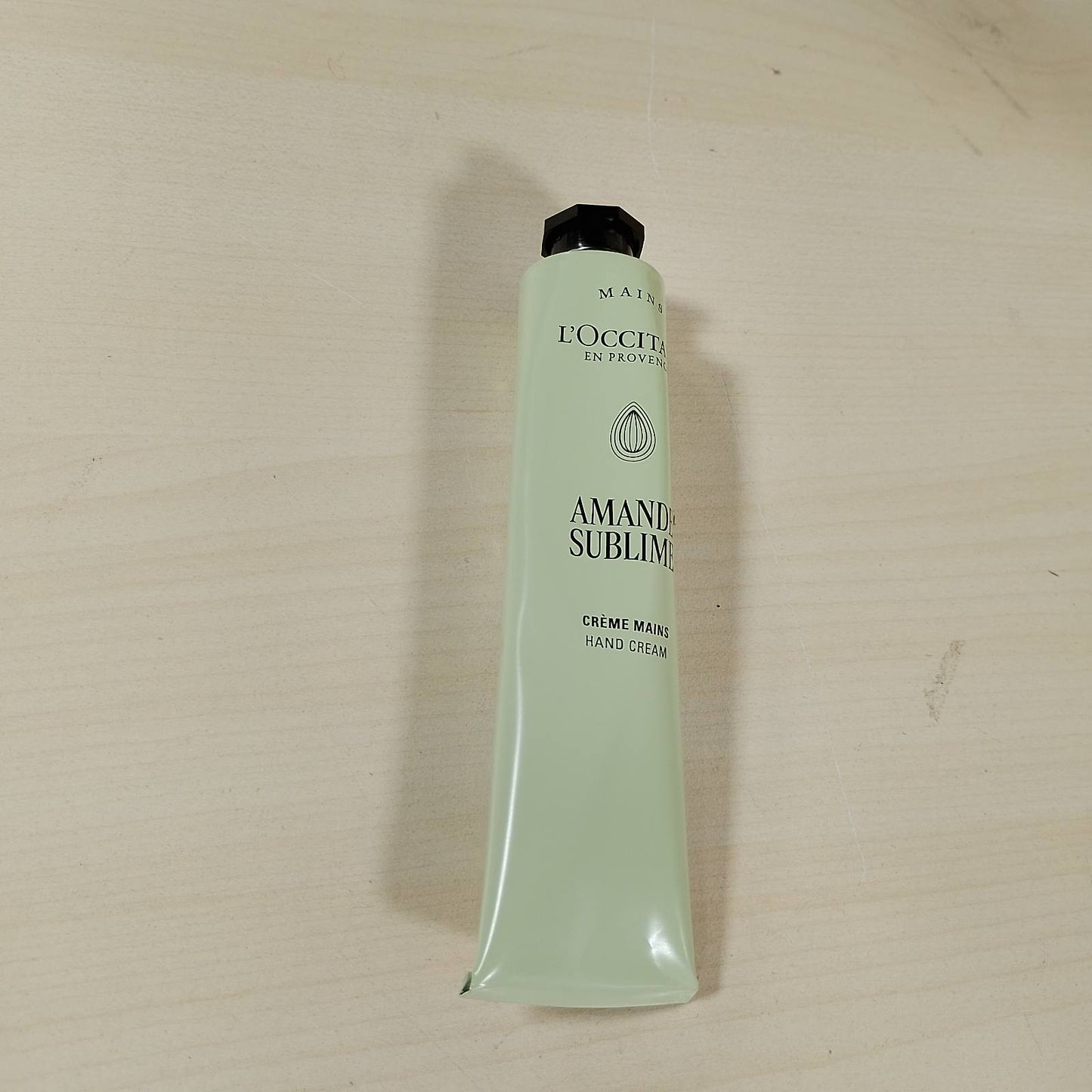 271921 - L'OCCITANE Krem për Duar me Bajame (Amande Sublime), 75 ml, Teksturë e lehtë dhe aromë delikate