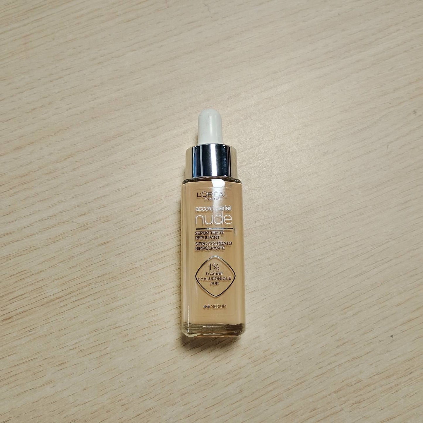 271924 - L'ORÉAL PARIS Serum i Ngjyrosur Accord Parfait, 1% Acid Hialuronik të Pastër dhe 7% Glicerinë, Përfundim Natyral, Mesatar (4-5)