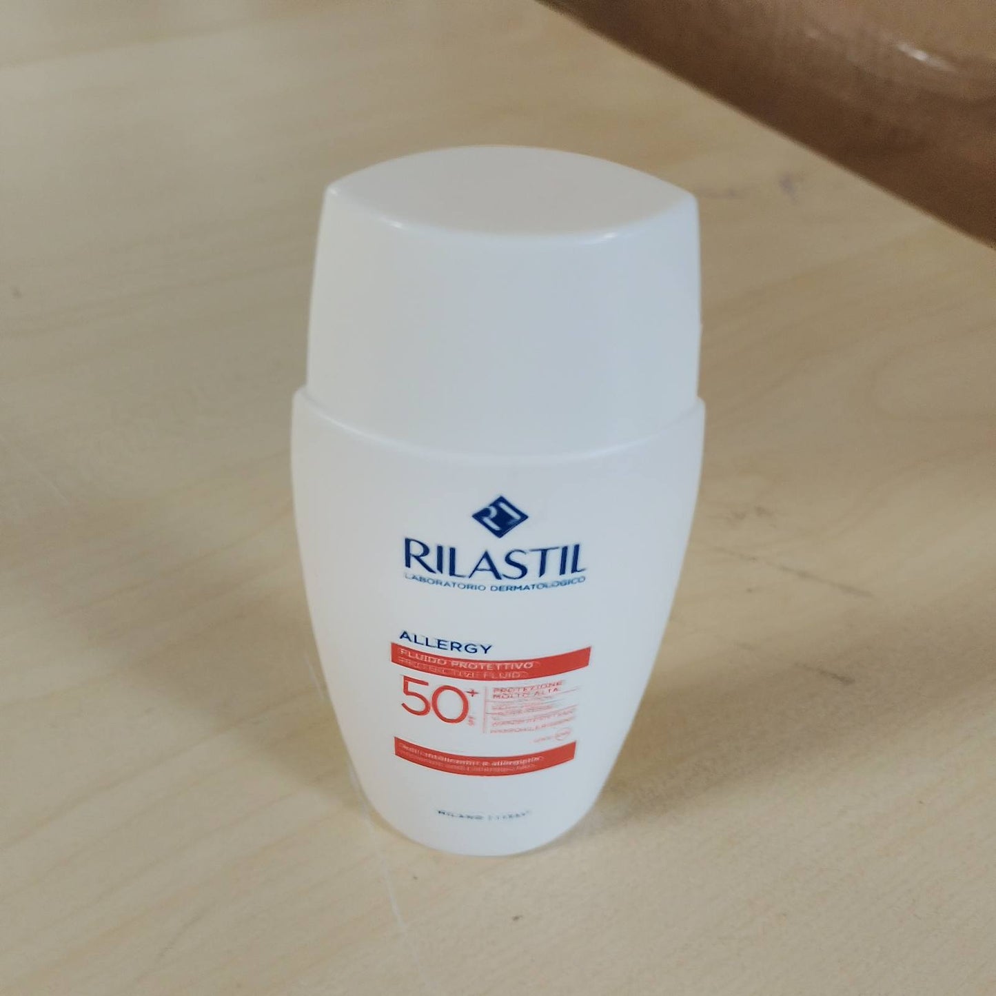 271981 - RILASTIL Krem mbrojtës nga dielli për fytyrën Allergy, SPF50, për lëkurë intolerante dhe alergjike, rezistent ndaj ujit, pako 50 ml