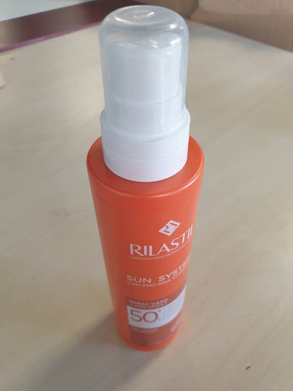 271988 - RILASTIL Sprej trupi Sun System, SPF50, ultra i lehtë, për të gjitha llojet e lëkurës, pako 200 ml