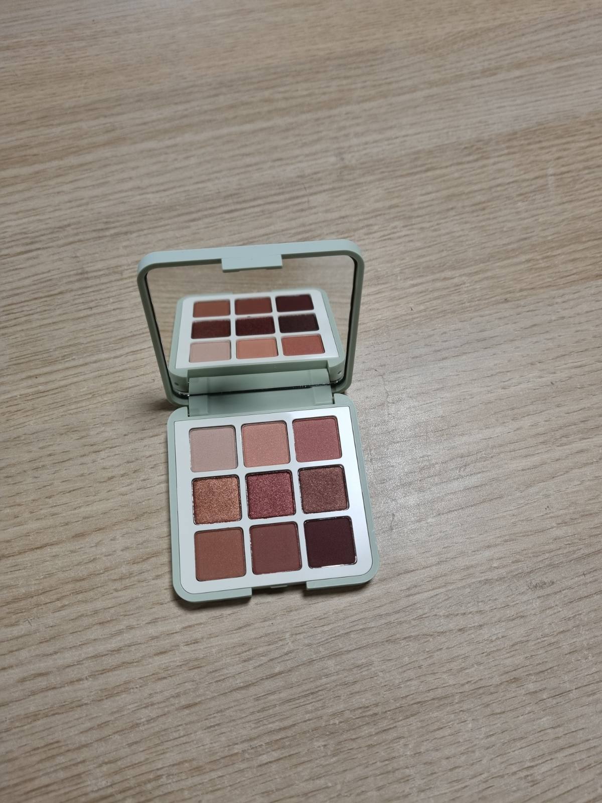272096 - KIKO MILANO Paleta e Hijeve të Syve Green Me 102, 9 hije sysh me përfundime mat, perle dhe metalike