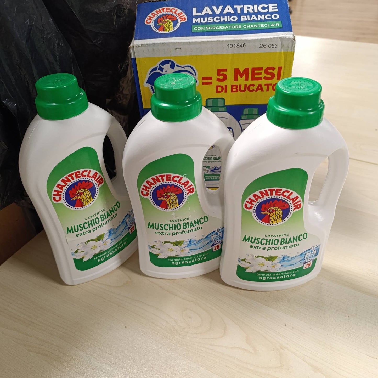 272131 - CHANTECLAIR Detergjent për lavatriçe, me aromë myshku të bardhë, formulë e koncentruar, me degresues të vërtetë yndyre - 3 shishe 1260 ml