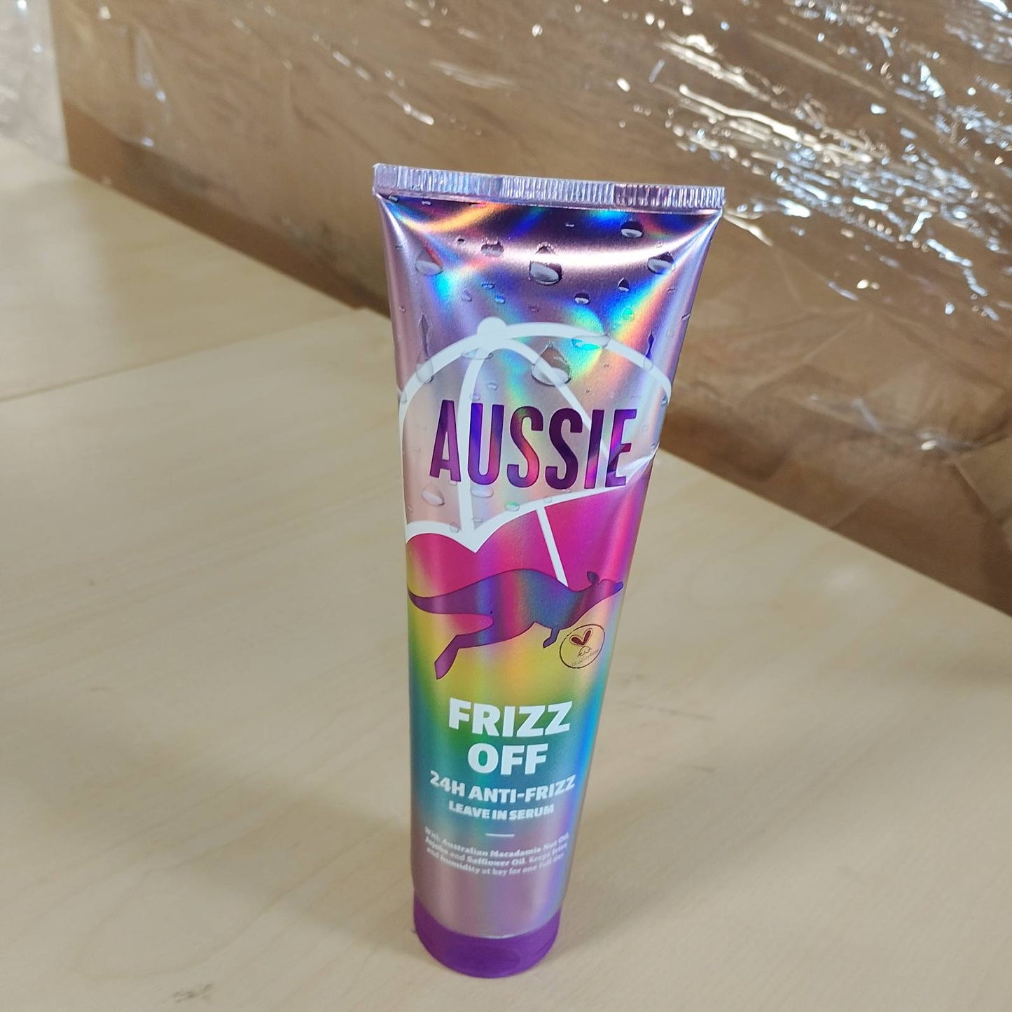 272136 - AUSSIE Serum pa shpëlarje Frizz Off 24H Frizz Ease, 160 ml, mban flokët të skuqura dhe lagështinë në kontroll