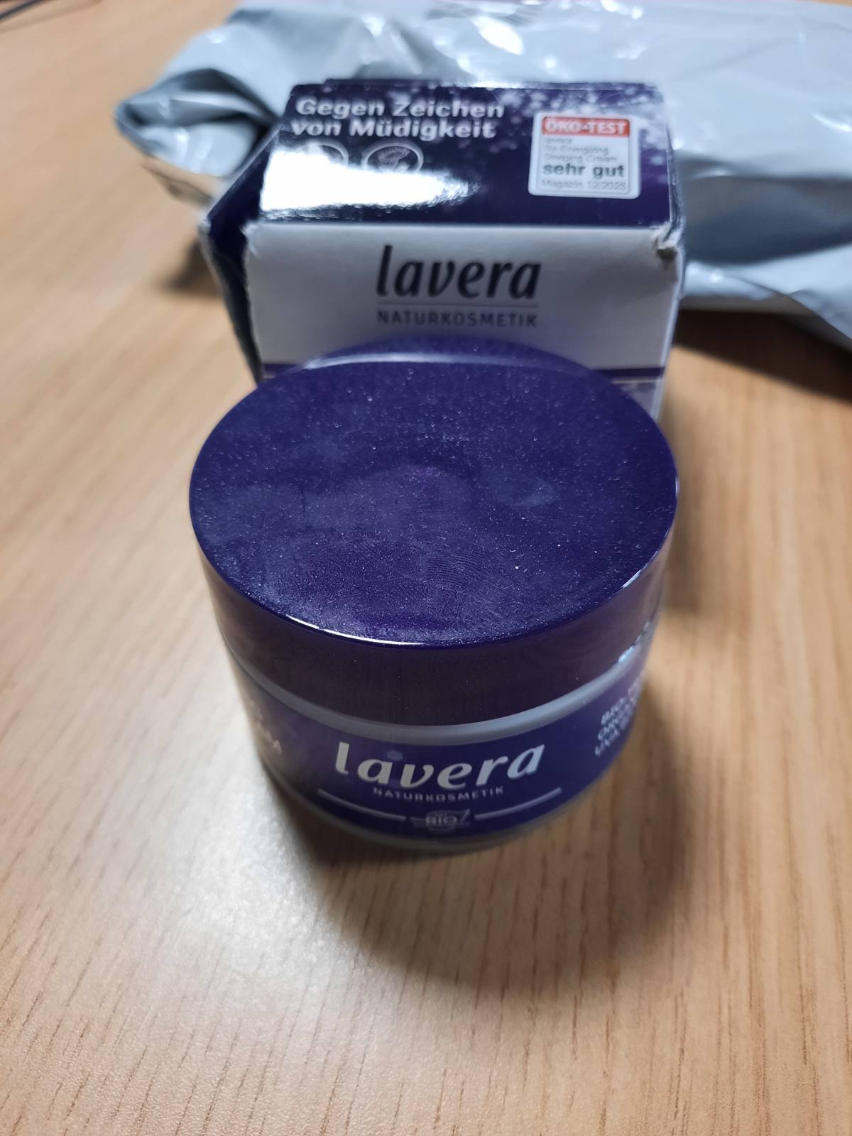 272202 - LAVERA - Krem gjumi rigjenerues, hidratues, vegan, 50 ml