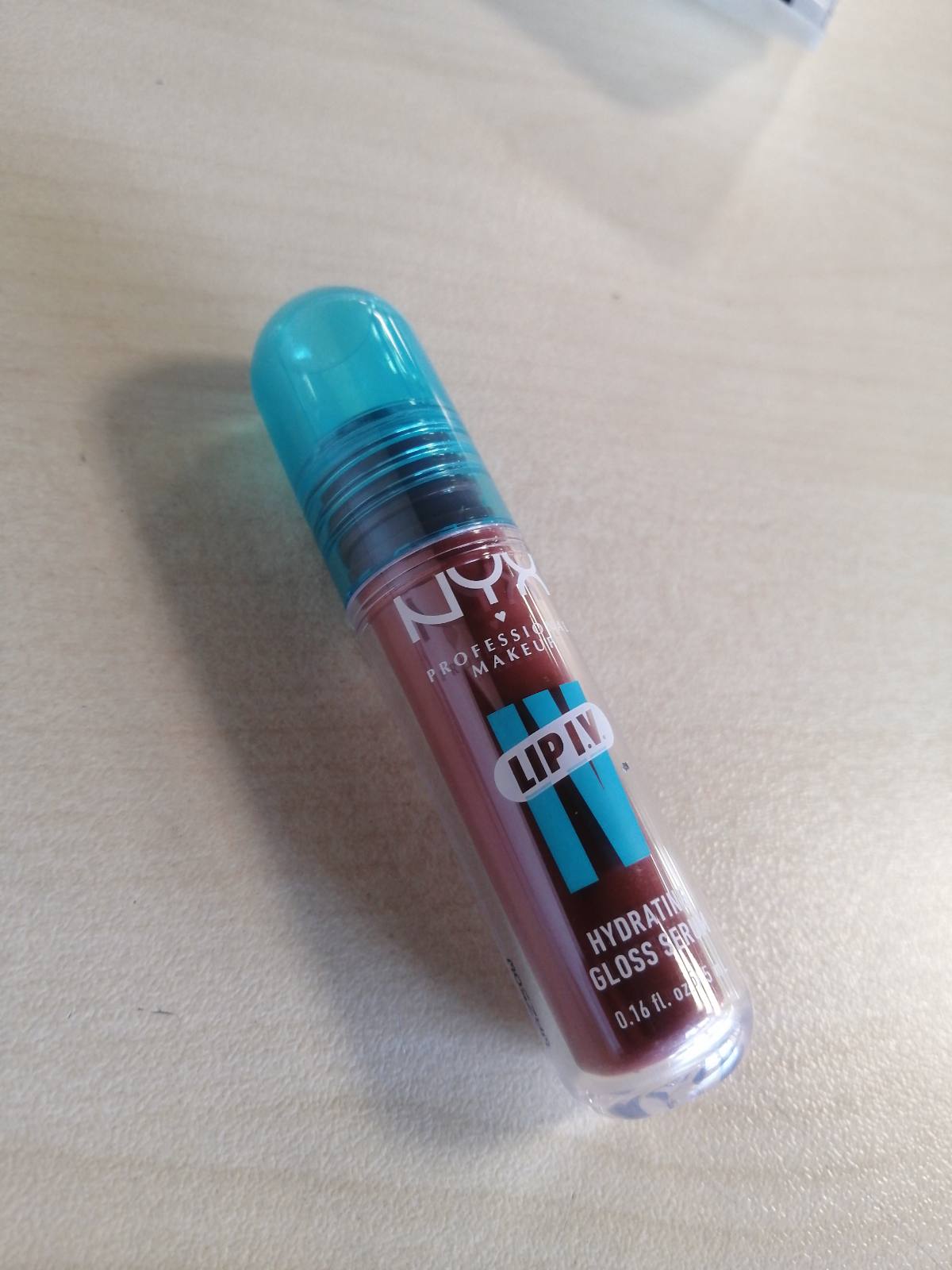 272204 - NYX PROFESSIONAL MAKEUP - Shkëlqyes buzësh hidratues, Ngjyrosje dhe shkëlqim i lëngshëm, 12 orë hidratim, Nuanca: Hydra-Honey
