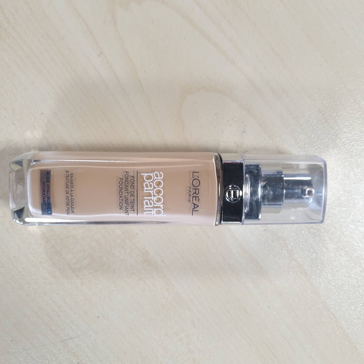 272227 - L'ORÉAL PARIS Fondatinë e lëngshme, Hidratim 24 orësh, Formulë me acid hialuronik, Nuanca: Bezhë e artë (3.D), 30 ml