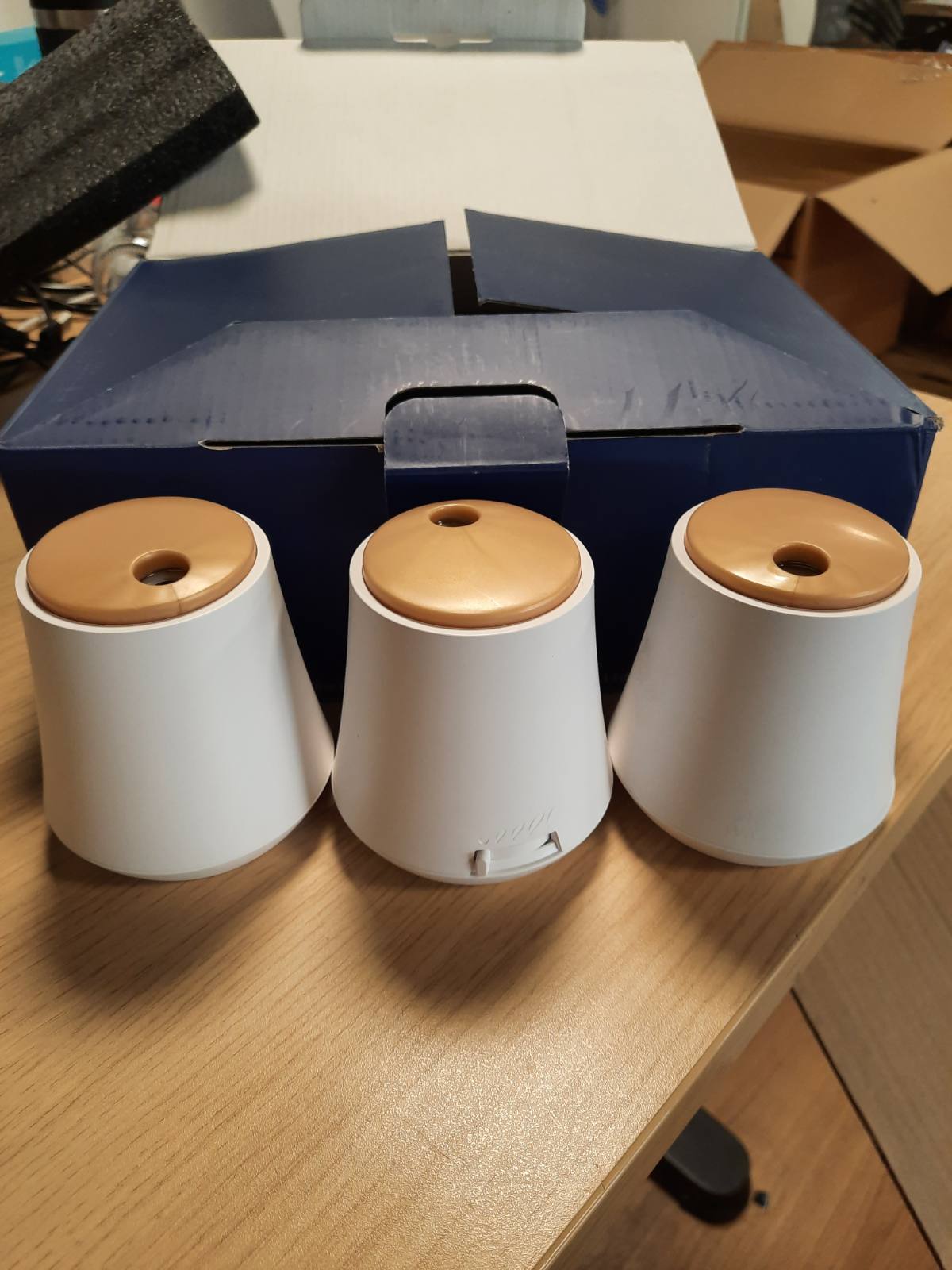 272337 - AIRWICK Aromatizues Dhome Instant Harmony, Pako me 3 Difuzues Vajrash Esencialë dhe 3 Mbushës Difuzuesi Vajrash Esencialë me aromë bozhure dhe jasemini