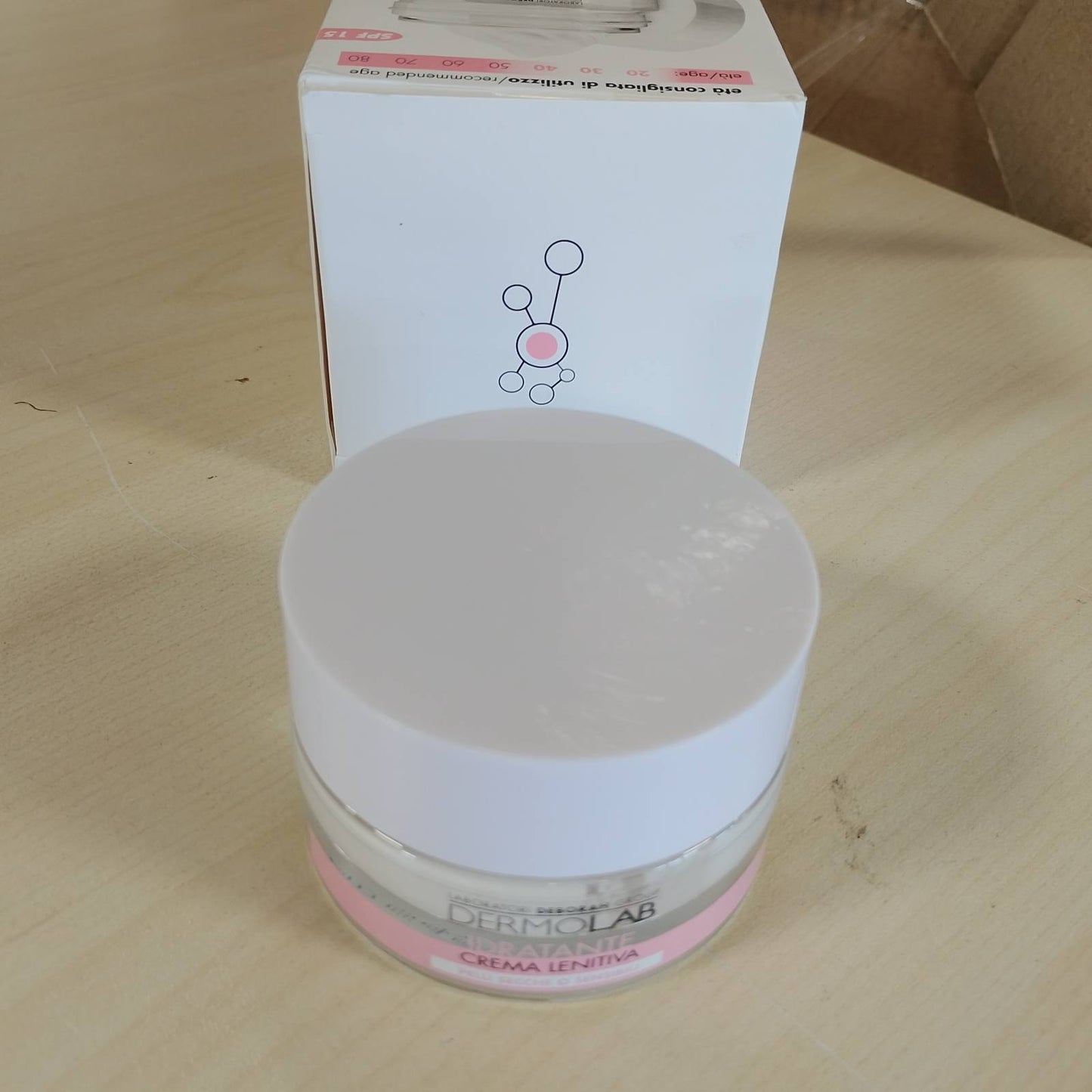 272357 - DERMOLAB Krem hidratues qetësues për fytyrën, 50 ml, me acid hialuronik, SPF 15.