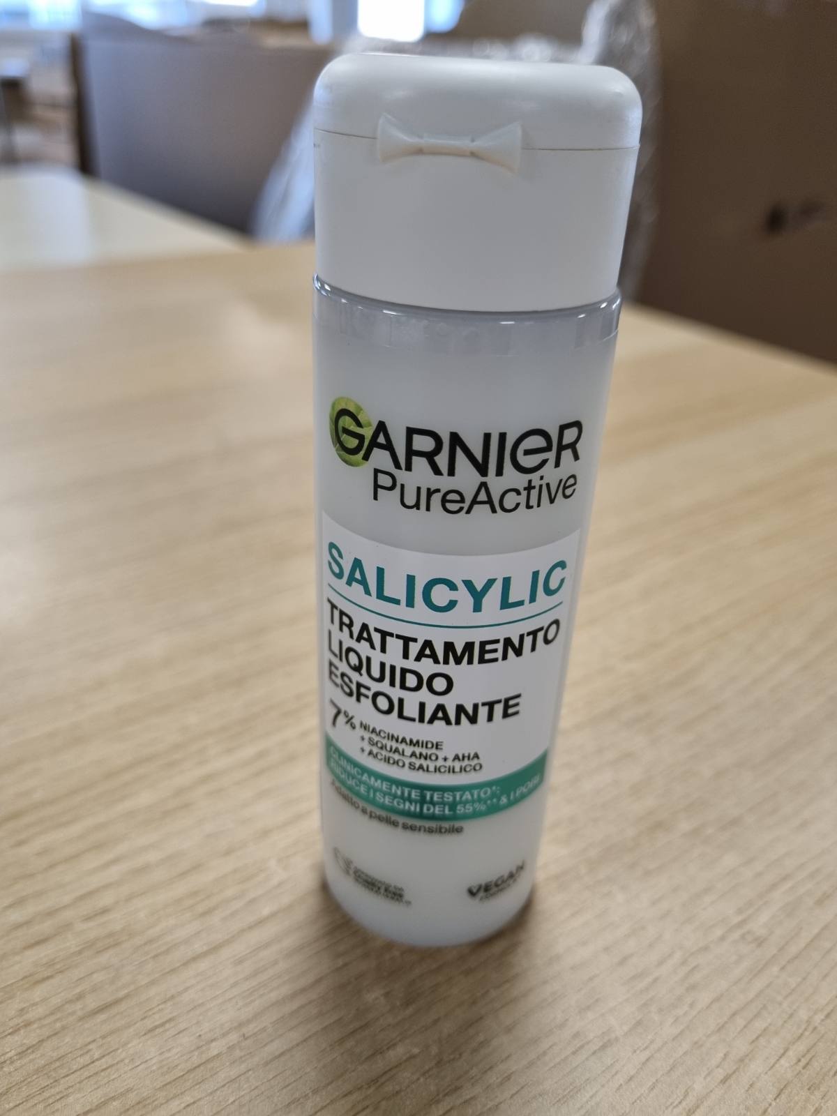 272381 - GARNIER Trajtim i Lëngshëm Eksfoliues, 120 ml, me Acid Salicilik, Niacinamide, Skualane, AHA