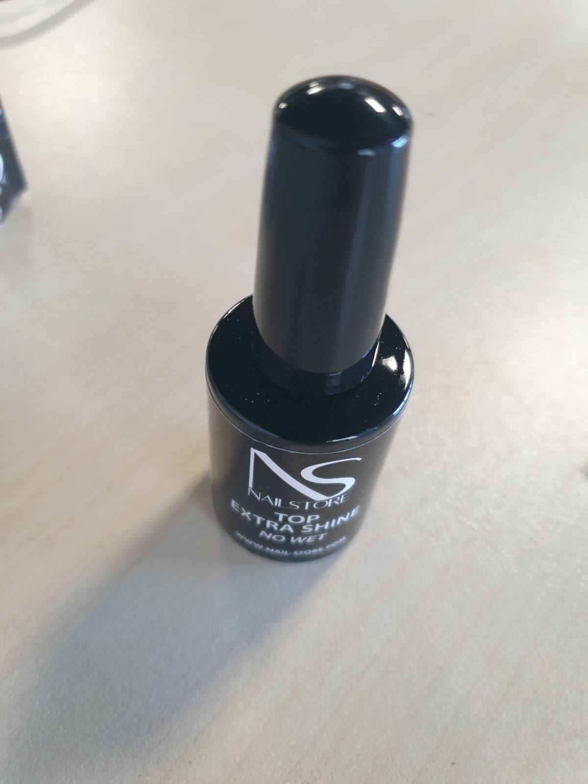 272501 - NAILSTORE Izolues thonjsh me shkëlqim pa shpërndarje, Shtresë profesionale për xhel dhe llak gjysmë të përhershëm, përfundim me shkëlqim, 15ml