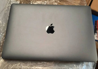 272518 - APPLE Laptop MacBook Air 2020, Çip Apple M1, ekran Retina 13", RAM 8 GB, memorie SSD 256 GB, tastierë me ndriçim nga prapa, kamerë FaceTime HD, Touch ID, gri hapësire