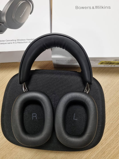 272528 - BOWERS & WILKINS PX8 S2, KUFJE PA TEL ME ANULIM ZHURME, AUDIO BLUETOOTH, 30 ORË RIPRODHIM, TË ZEZA ONIKS