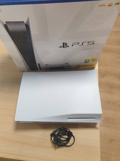 272531 - PLAYSTATION 5 Konsola Standarde, 825GB SSD, 4K UHD, 10.28 TFLOPS, 3.5 kg