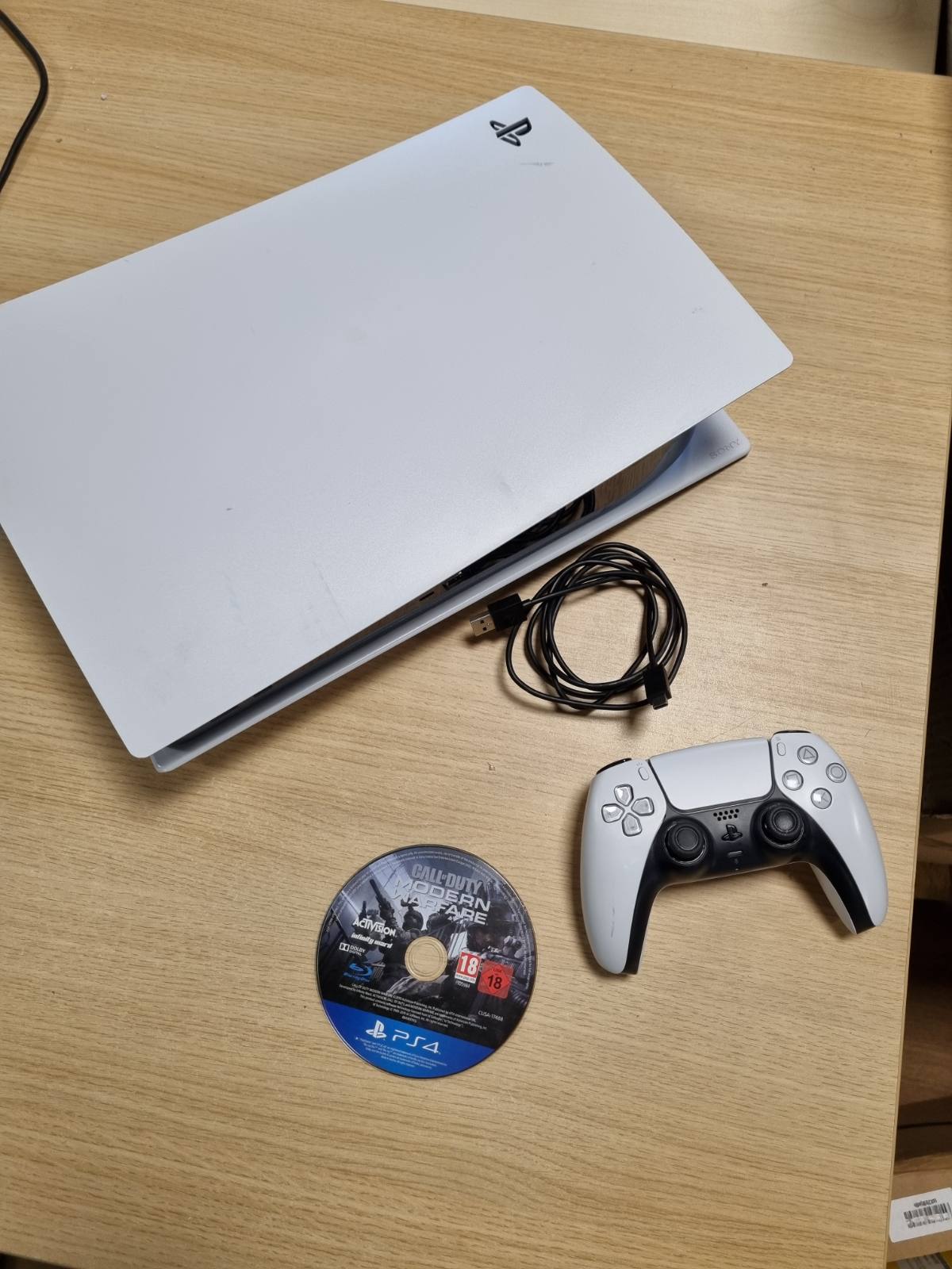272533 - PLAYSTATION 5 Konsola Standarde, 825GB SSD, 4K UHD, 10.28 TFLOPS, 3.5 kg