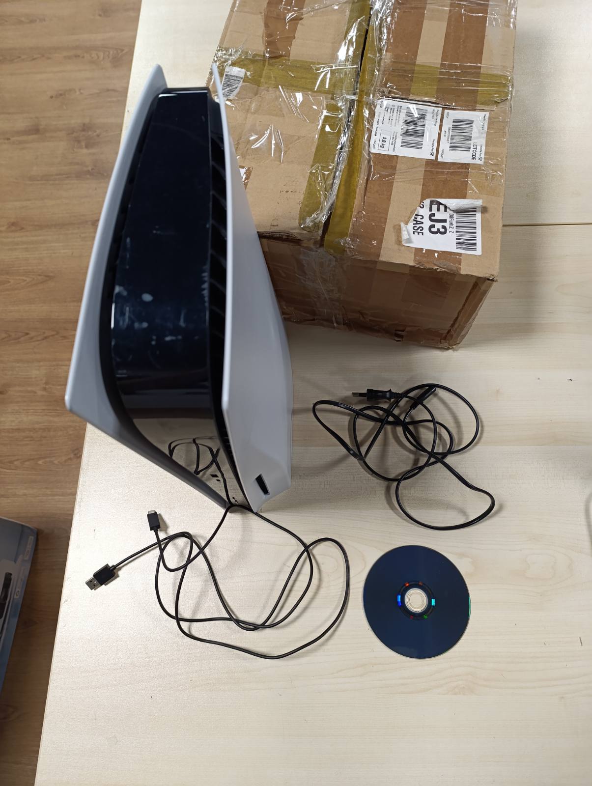 272533 - PLAYSTATION 5 Konsola Standarde, 825GB SSD, 4K UHD, 10.28 TFLOPS, 3.5 kg