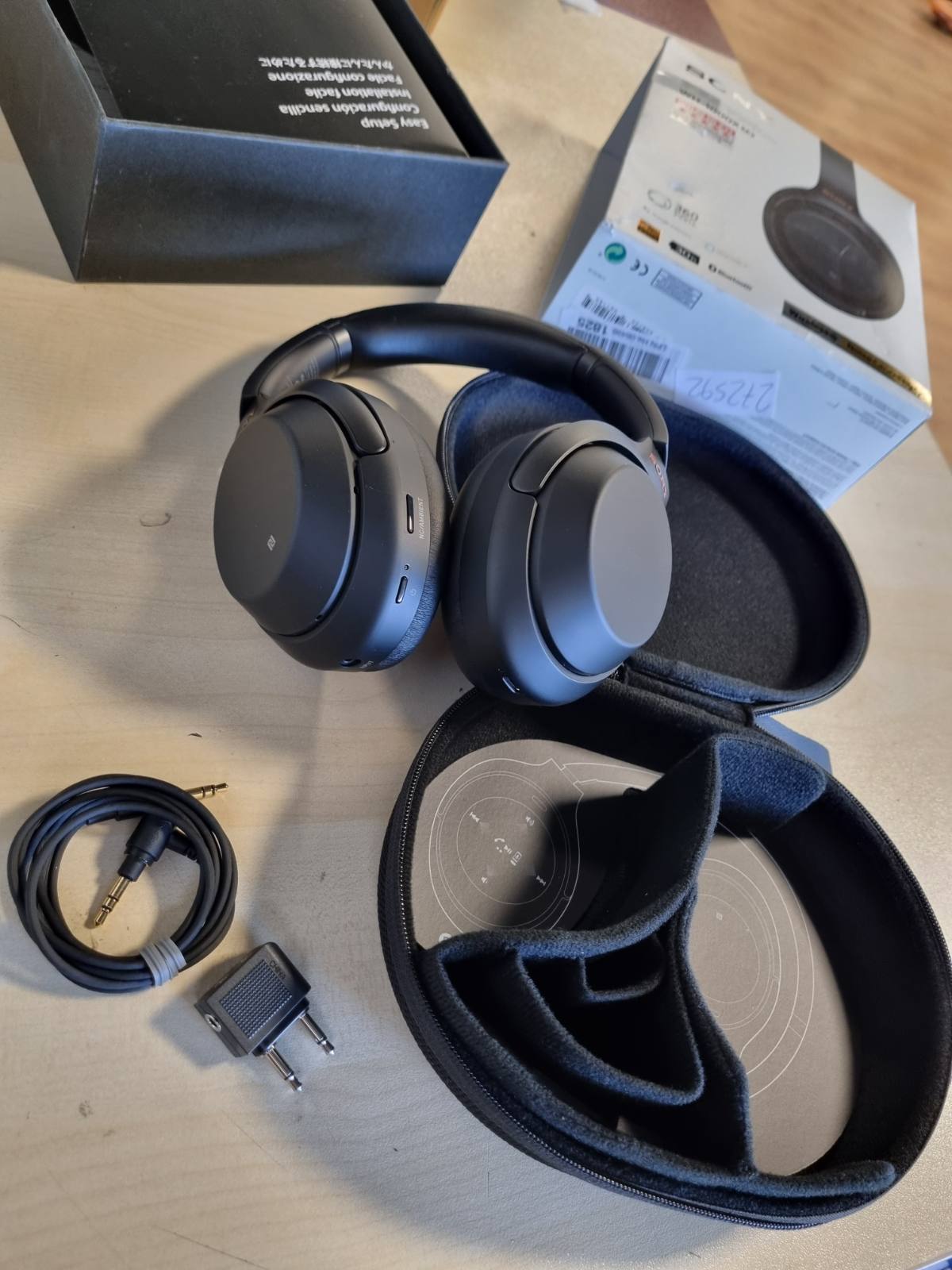 272592 - SONY Kufje Bluetooth WH-1000XM3 me Anulim Zhurme, Jetëgjatësi Baterie 30 Orë, Kabllo USB 1.5 M, Sensor Prekjeje, Aplikacioni Headphones Connect, Funksion Karikimi i Shpejtë, Kompatibël me Amazon Alexa, të Zeza