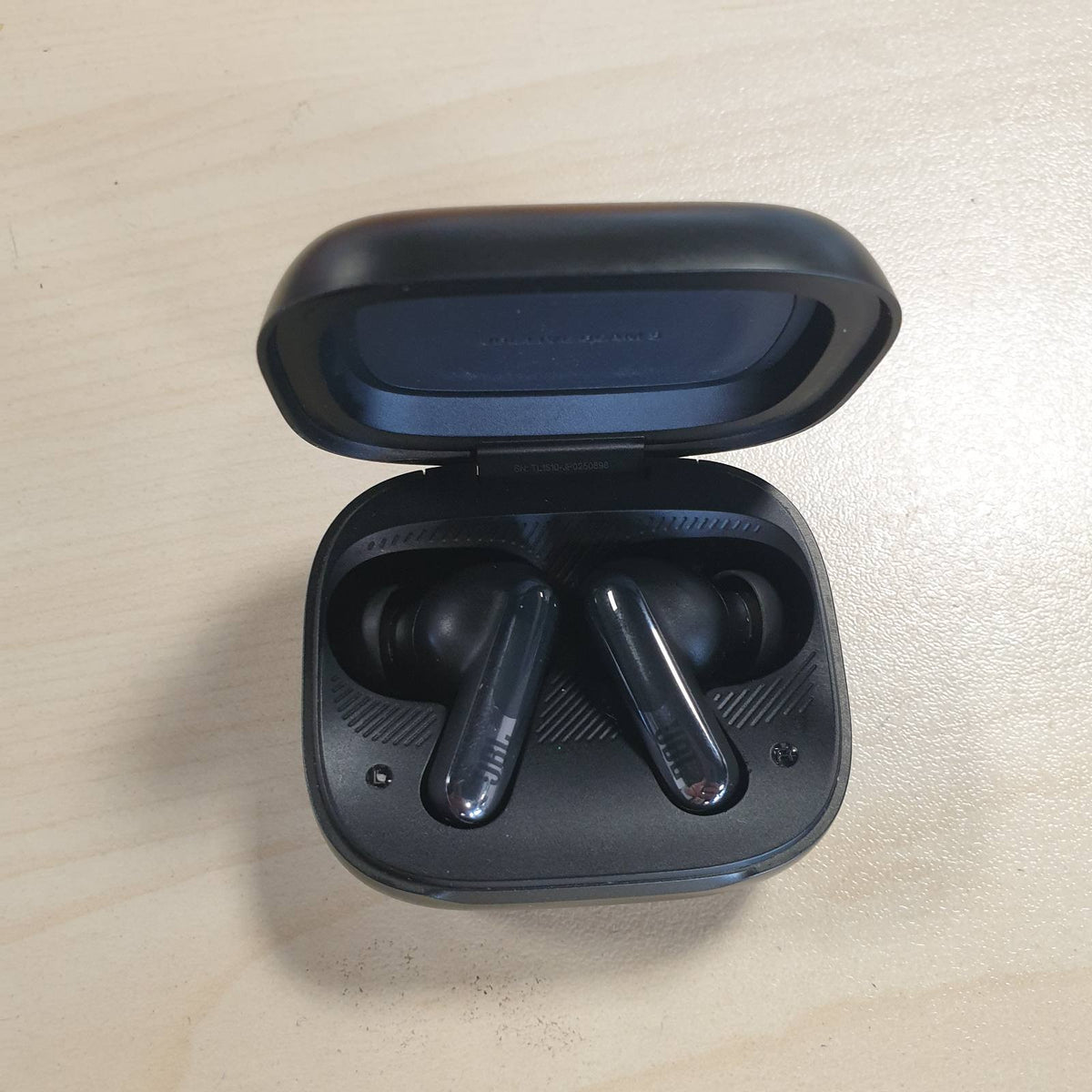 272642 - JBL LIVE BEAM 3, Kufje pa tel me Bluetooth, jetëgjatësi baterie 48 orë, Anulim i zhurmës True Adaptive, JBL Signature Sound, rezistente ndaj ujit IP55, me maja veshësh, të zeza