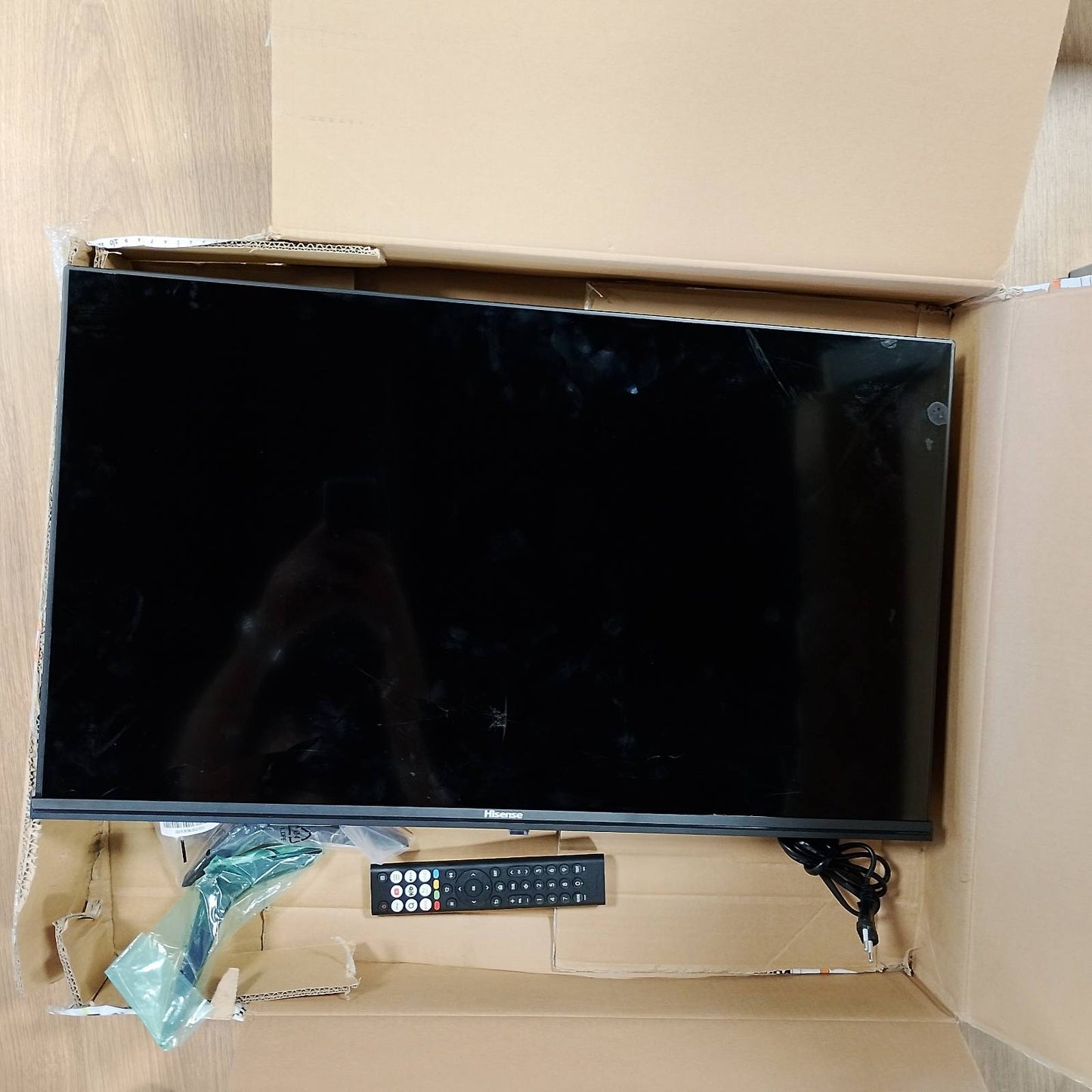 272660 - HISENSE 32E4QT TV, 32 Zoll, DLED, Smart TV, Modaliteti i Lojës, Modaliteti i Sporteve me IA, Dolby Audio, Dolby MS12, DTS Virtual X, HDR10, HLG, Full HD, Kontrast i Lartë [2025]