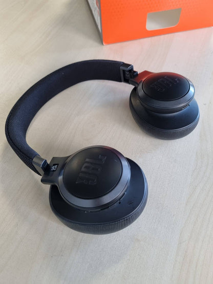 272671 - JBL Kufje Bluetooth Live 660NC mbi vesh, ngjyrë e zezë, me anulim zhurme, asistent zanor, deri në 50 orë jetë baterie