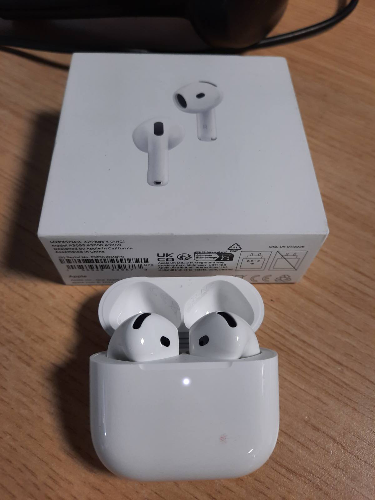 272693 - APPLE Kufje pa tel AirPods 4, Bluetooth, me anulim aktiv të zhurmës, audio adaptive, modalitet transparence, audio hapësinore e personalizuar, kuti karikimi USB-C, karikim pa tel