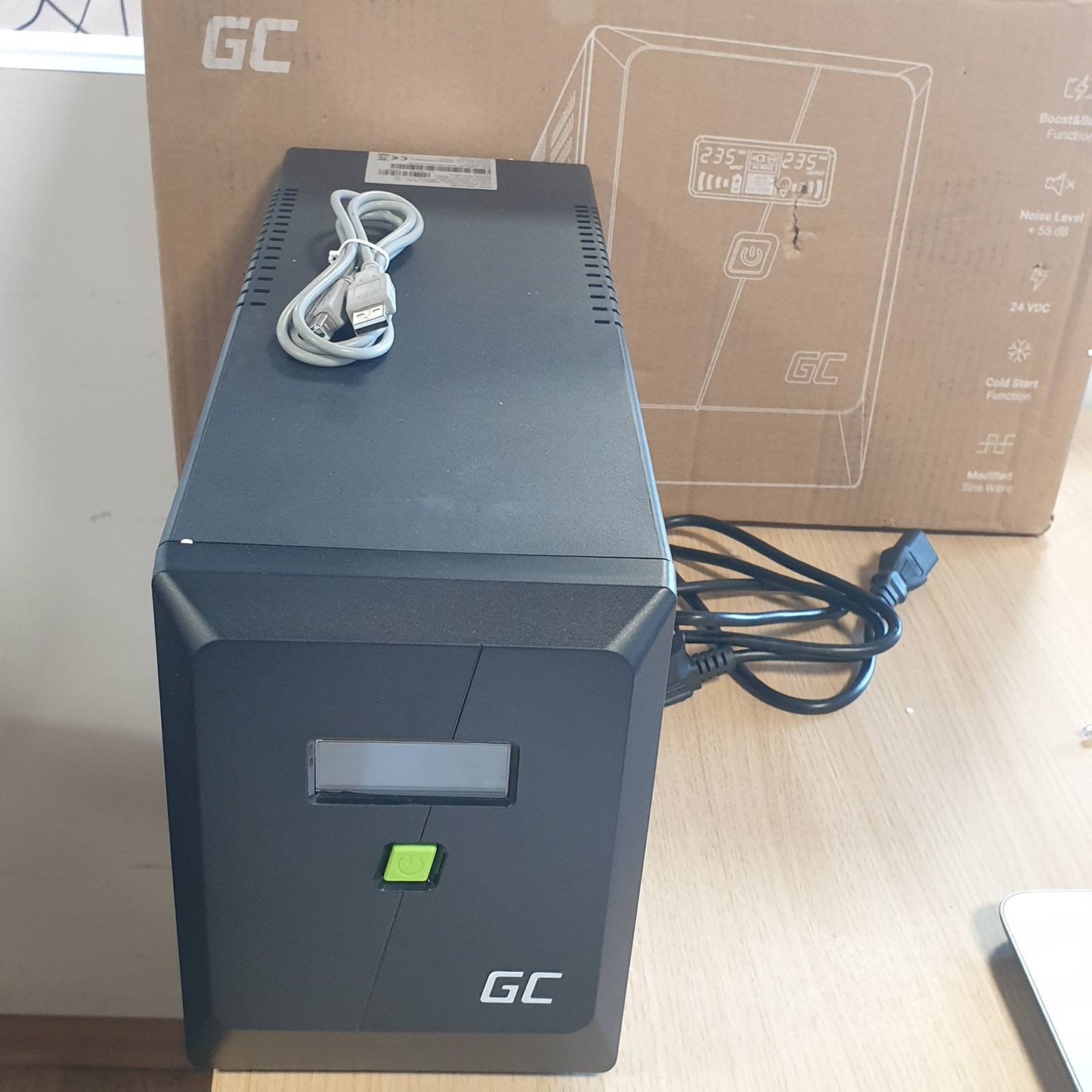 272704 - Greencell UPS 2000VA 1200W PowerResource me Ekran LCD, Valë Sinusoidi e Modifikuar, Mbrojtje nga Energjia për Pajisjet, Mbrojtje nga Rryma e Temperaturës, Furnizim me Energji Emergjente për Pajisjet Shtëpiake, USB/RJ45, 4x Schuko + IEC