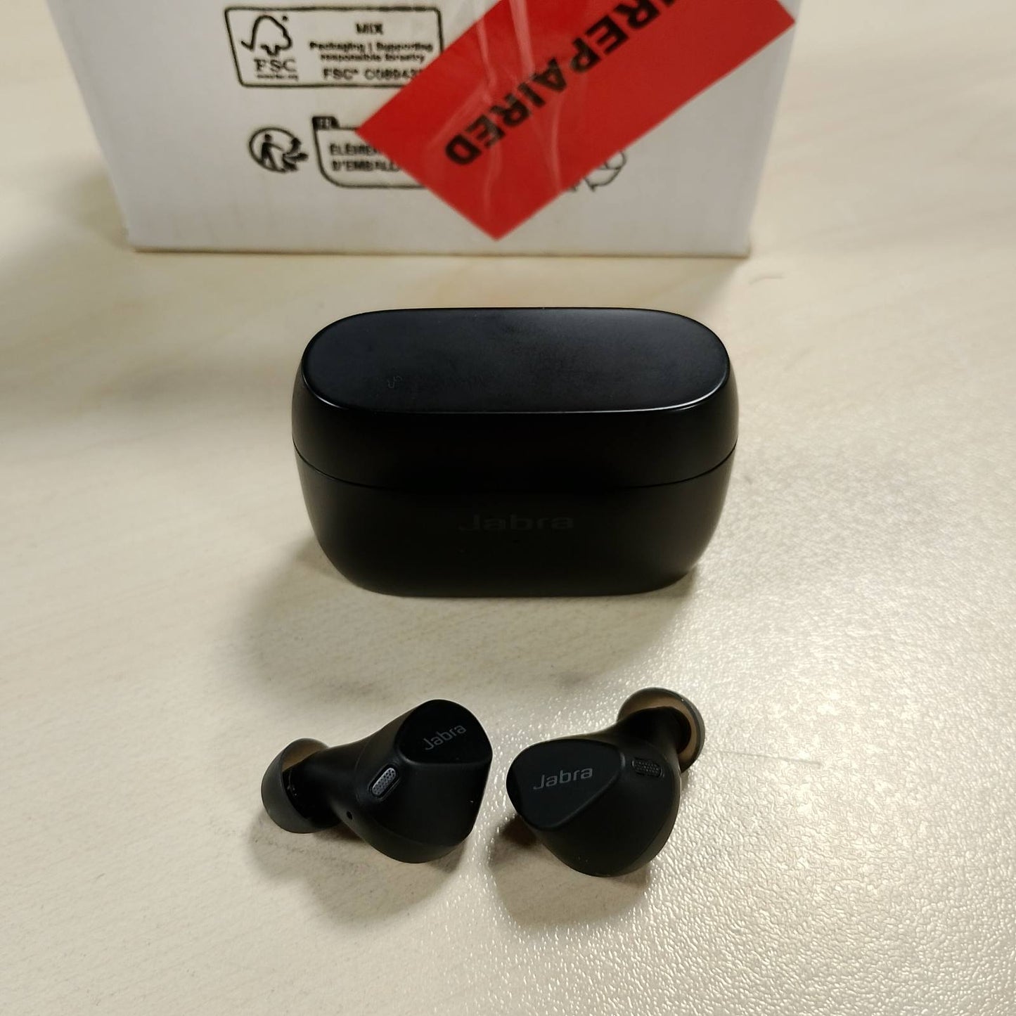 272840 - JABRA ELITE 3 Kufje Bluetooth Aktive në Vesh - Përshtatje e Sigurt Sportive dhe Anulim Aktiv i Zhurmës (ANC) - Kufje pa tel, të papërshkueshme nga uji - me Spotify Tap Playback dhe Google Fast Pair - të Zeza