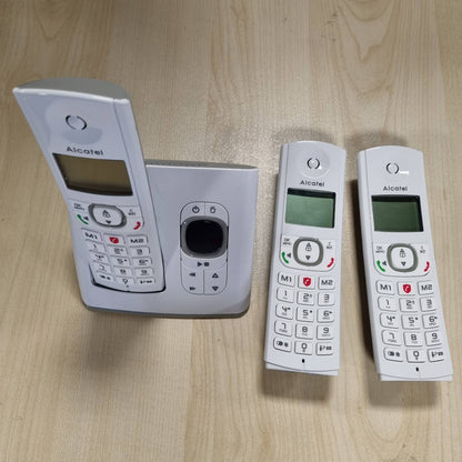 272849 - ALCATEL Telefon F530 Voice Trio pa tel DECT me sekretarinë telefonike, ekran i madh me ndriçim nga prapa, altoparlant, funksion bllokimi thirrjesh, 2 taste thirrjeje të shpejta, 3 aparate - E bardhë/Gri