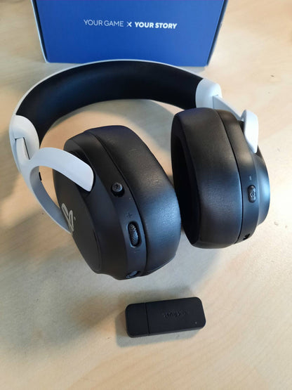 272912 - GXTrust 499BW Forta Kufje pa tel për lojëra, të licencuara për PlayStation 5, marrës USB 2.4G, drajverë 50 mm, jetëgjatësi baterie 55 orë, mikrofon