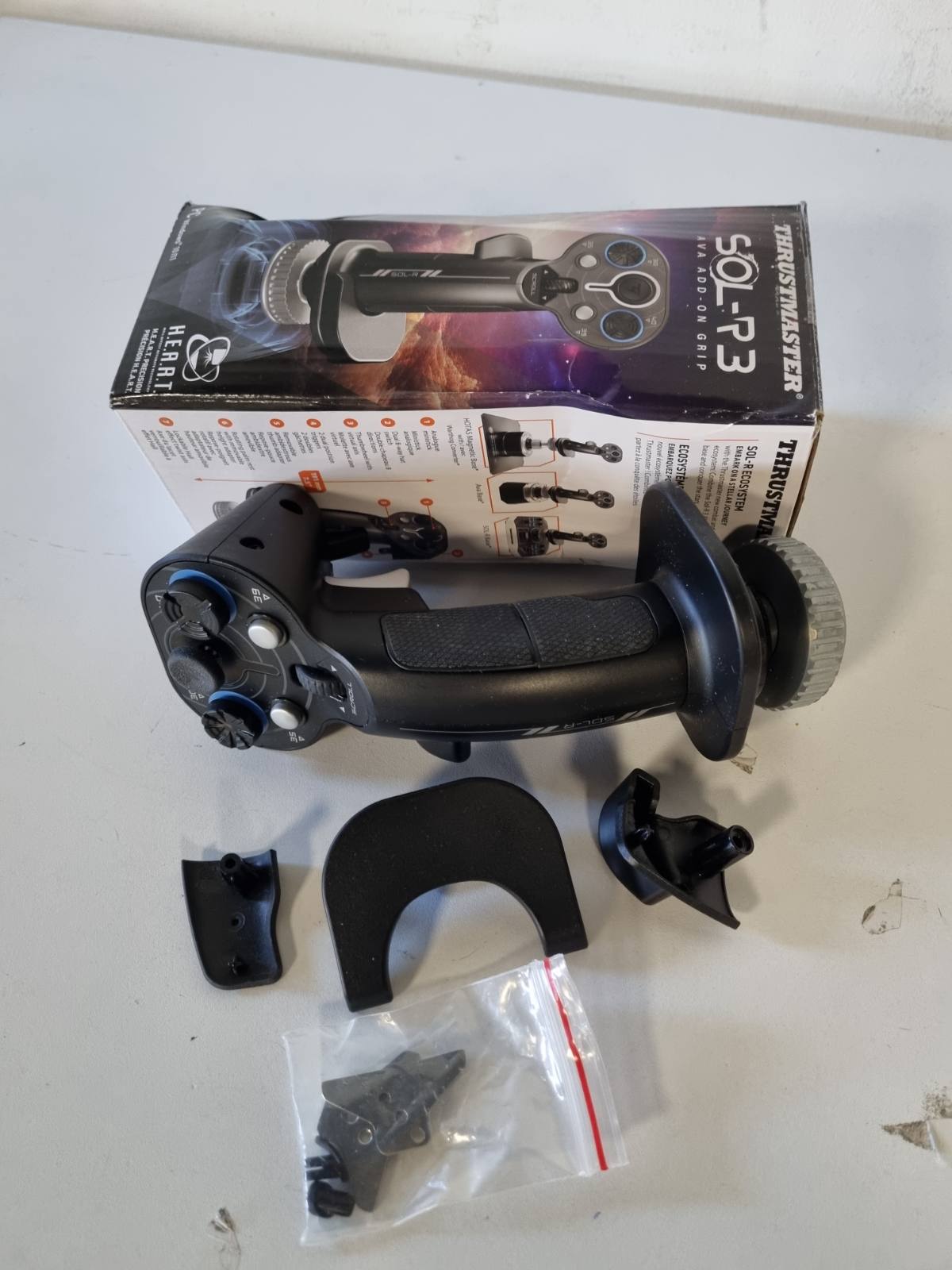 272914 - Thrustmaster Sol-R 3 AVA Dorezë Shtesë Fluturimi Hapësinor për PC (E pajtueshme me Bazën AVA dhe Warthog, 19 Butona Veprimi) E Zezë