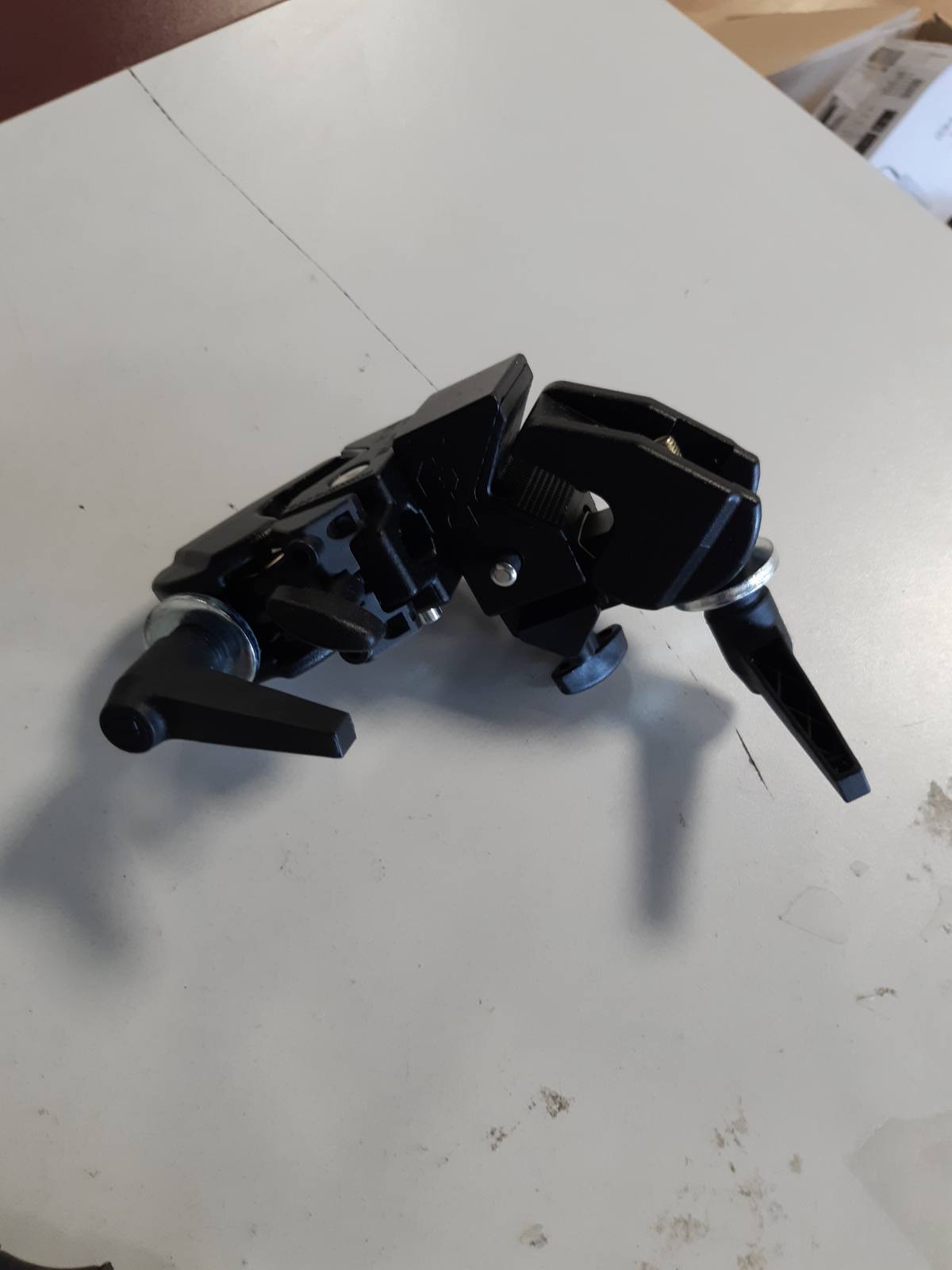 272952 - MANFROTTO Kapëse Super Clamp 038, alumini, kapacitet ngarkese 15 kg, e zezë