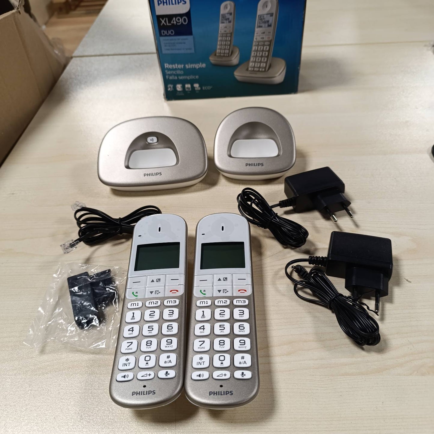 272975 - PHILIPS Telefon pa tel XL4902S/34, Pako me dy kablla, Argjend