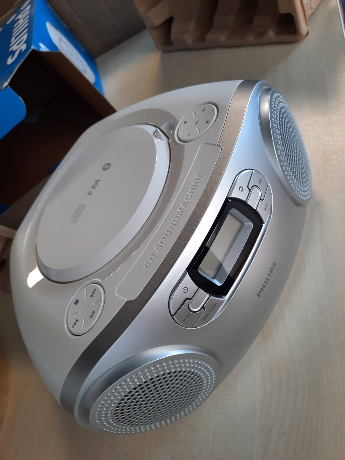 273038 - PHILIPS Makinë audio portative TAZ2000 me CD, kasetofon, radio DAB+/FM, Bluetooth 6.0, riprodhim USB, hyrje audio, përforcim dinamik i baseve, altoparlantë stereo, furnizim me energji nga rrjeti/bateria