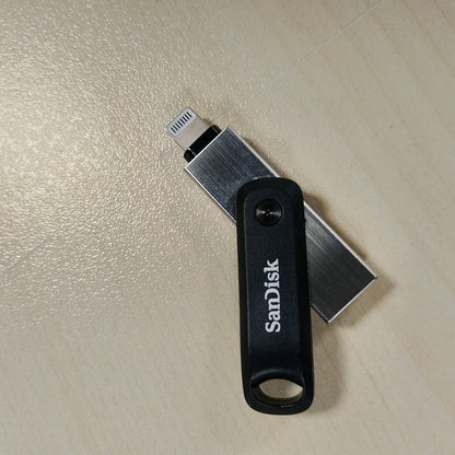 273061 - SanDisk 128GB iXpand Go, Njësi Flash USB për iPhone/iPad, PC dhe Mac, Lidhës Lightning