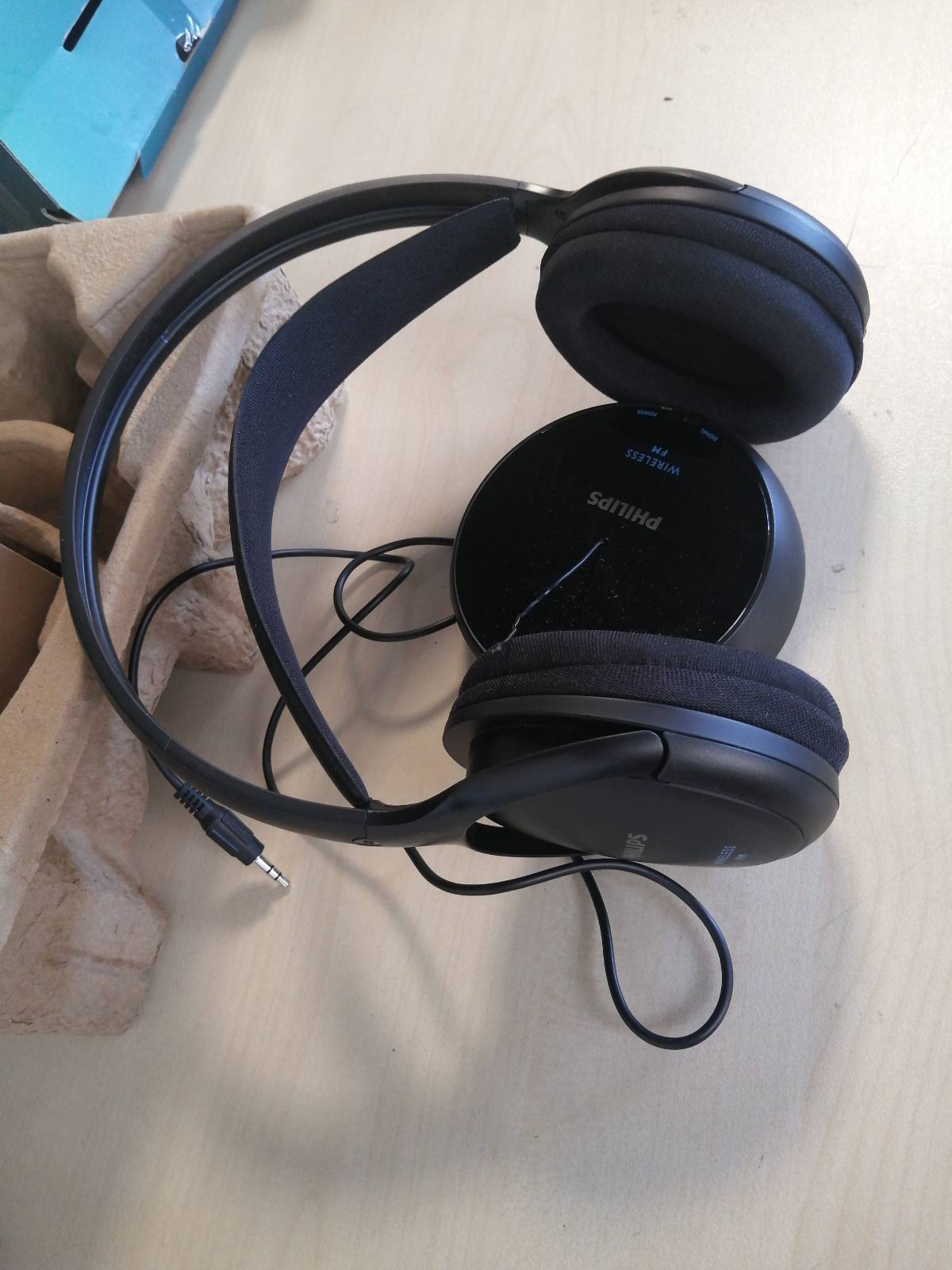 273109 - Philips Audio Kufje pa tel SHC5200/10, HiFi, altoparlant 32 mm, transmetim FM, dizajn ultra i lehtë, rikarikues