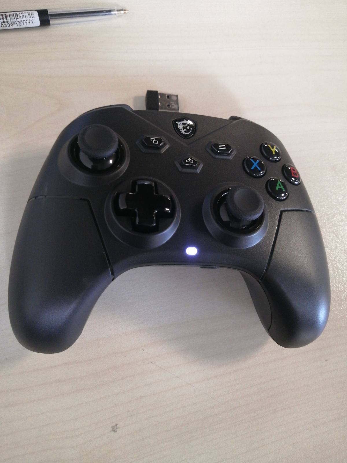 273181 - MSI Kontrollues lojërash FORCE GC300 pa tel për PC - 2.4 GHz, Bluetooth, USB Type-C në A, Bateri Li-ion 600mAh (20 orë), D-Pad i ndërrueshëm, Motorë të dyfishtë vibrimi