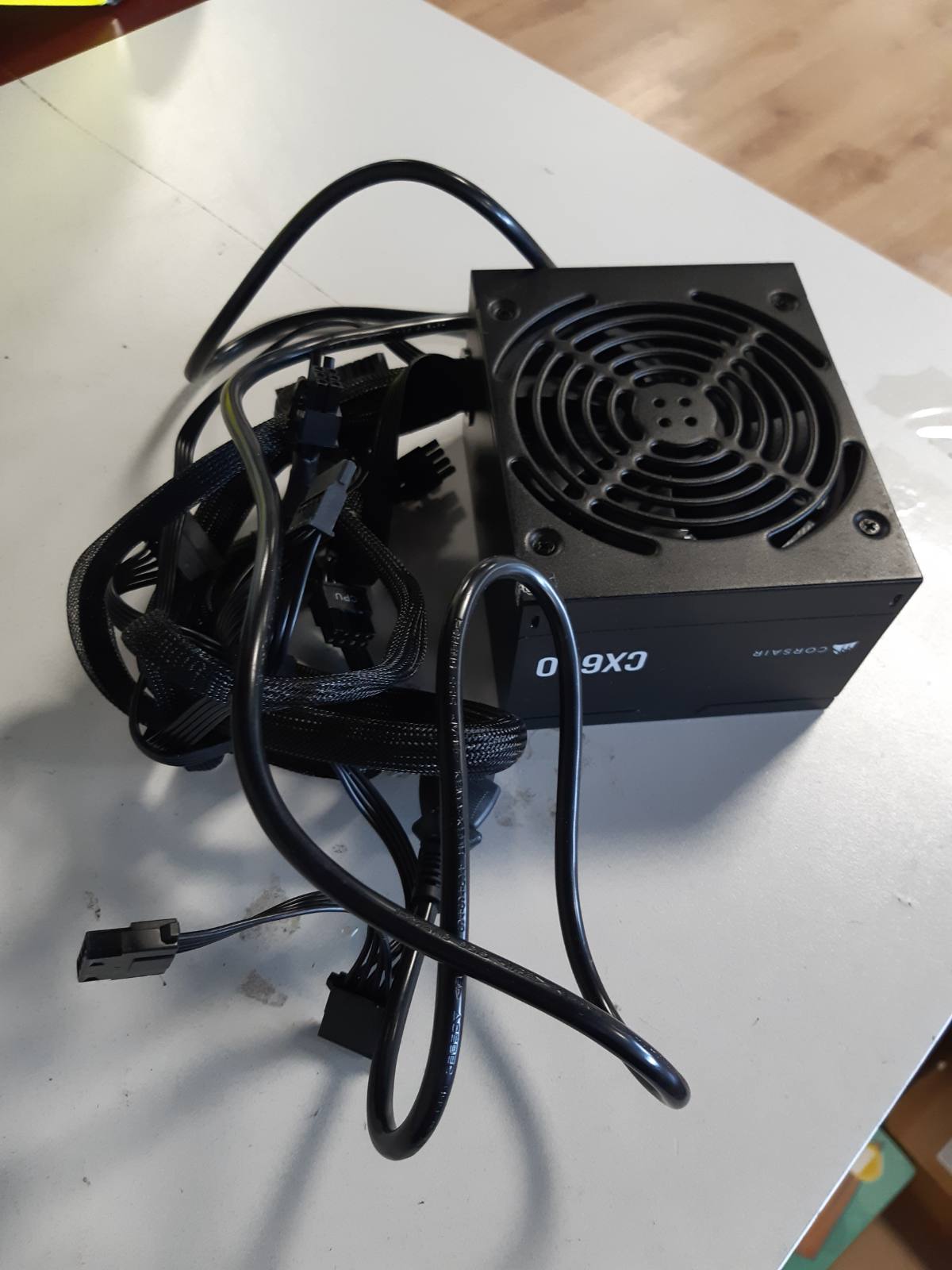 273185 - CORSAIR Furnizim me energji CX650 ATX 650W - I çertifikuar 80 Plus Bronze - Zhurmë e ulët - Kabllo të thurura - Jo-modulare - BE - E zezë