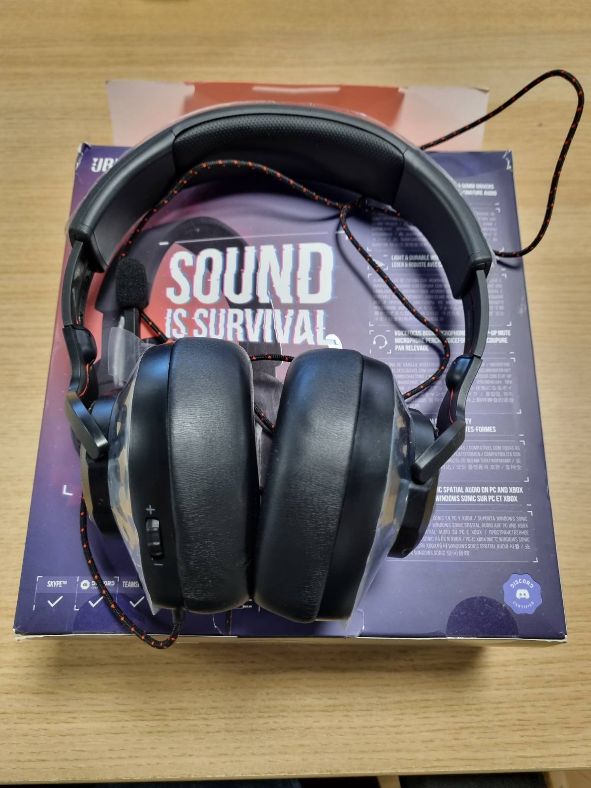 273200 - JBL Kufje për Lojëra Quantum 200 Over-Ear, lidhës 3.5 mm, ndarës PC, mikrofon të palosshëm, i pajtueshëm me shumë platforma - E zezë