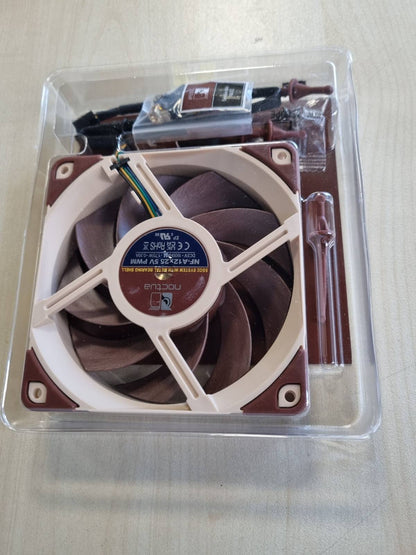 273214 - Noctua NF-A12x25 5V PWM, Ventilator Premium i Qetë me Kabllo Përshtatësi Energjie USB, 4-Key, Versioni 5V (120 mm, Kafe)