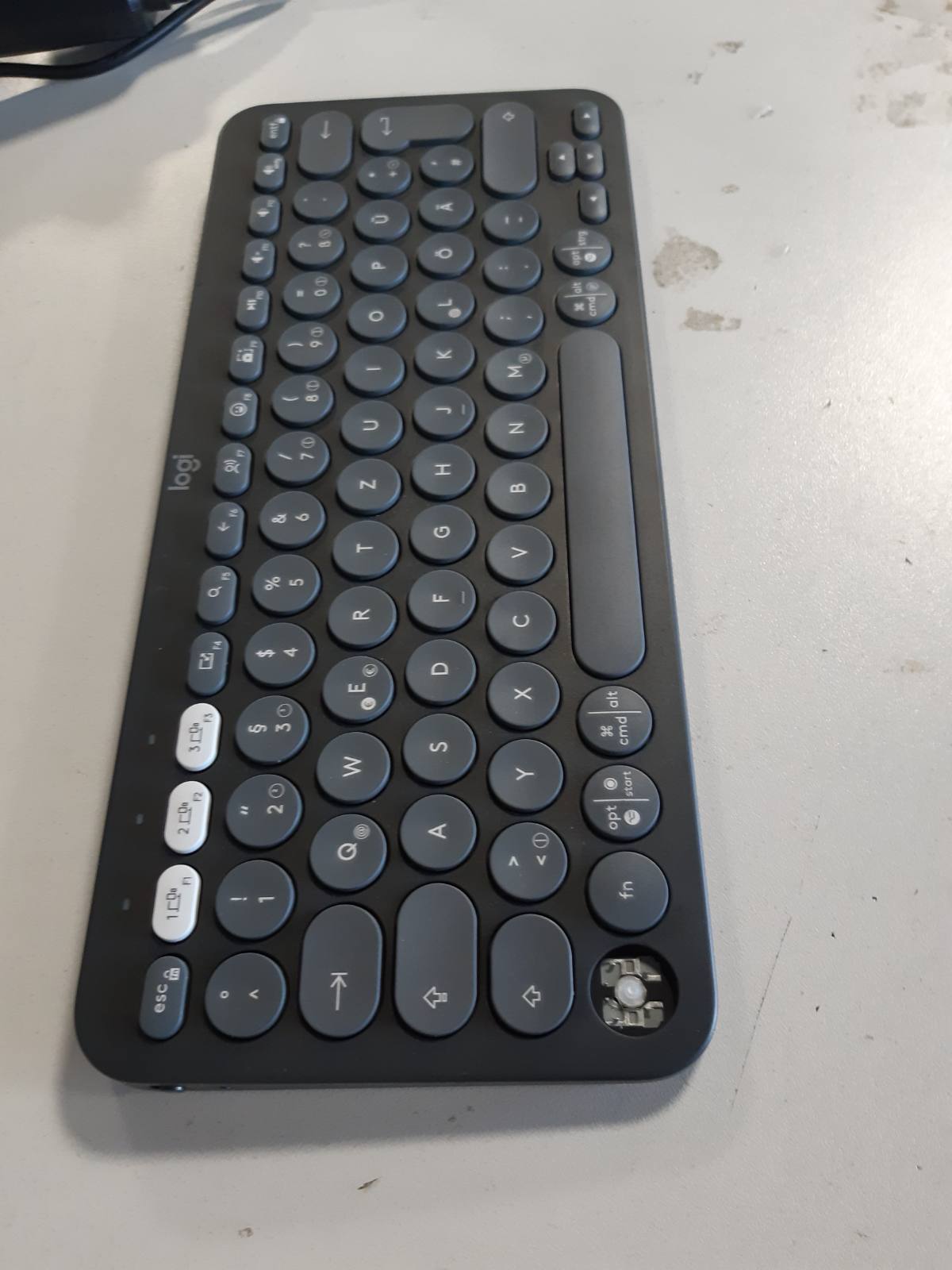 273315 - LOGITECH Pebble Keys 2 K380s, Tastierë Bluetooth pa tel, e hollë, portative, për Windows, macOS, iPadOS, Android, ChromeOS, Gjerman QWERTZ, ngjyrë Graphite