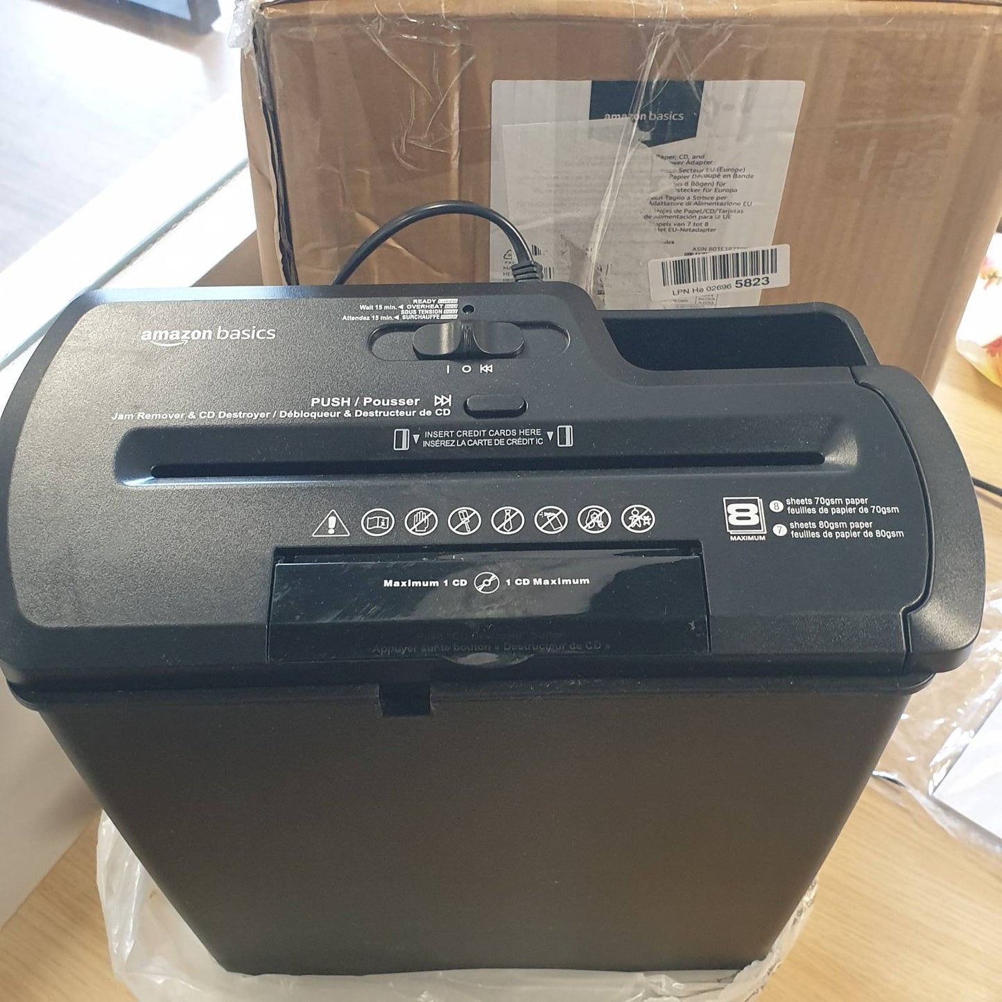 273362 - AMAZON BASICS - Shredder letre, prerje shiritash, shredder CD, 7-8 fletë, e zezë