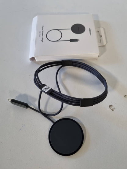 273533 - SAMSUNG Karikues magnetik pa tel 25 vat EP-P2900B, për telefona inteligjentë, mbështetje Qi2, e zezë