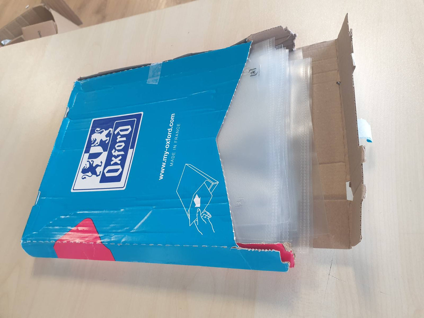 273647 - Dosje skedarësh OXFORD A4, me teksturë, të hapura në pjesën e sipërme dhe anët, pa shkëlqim, 100 copë