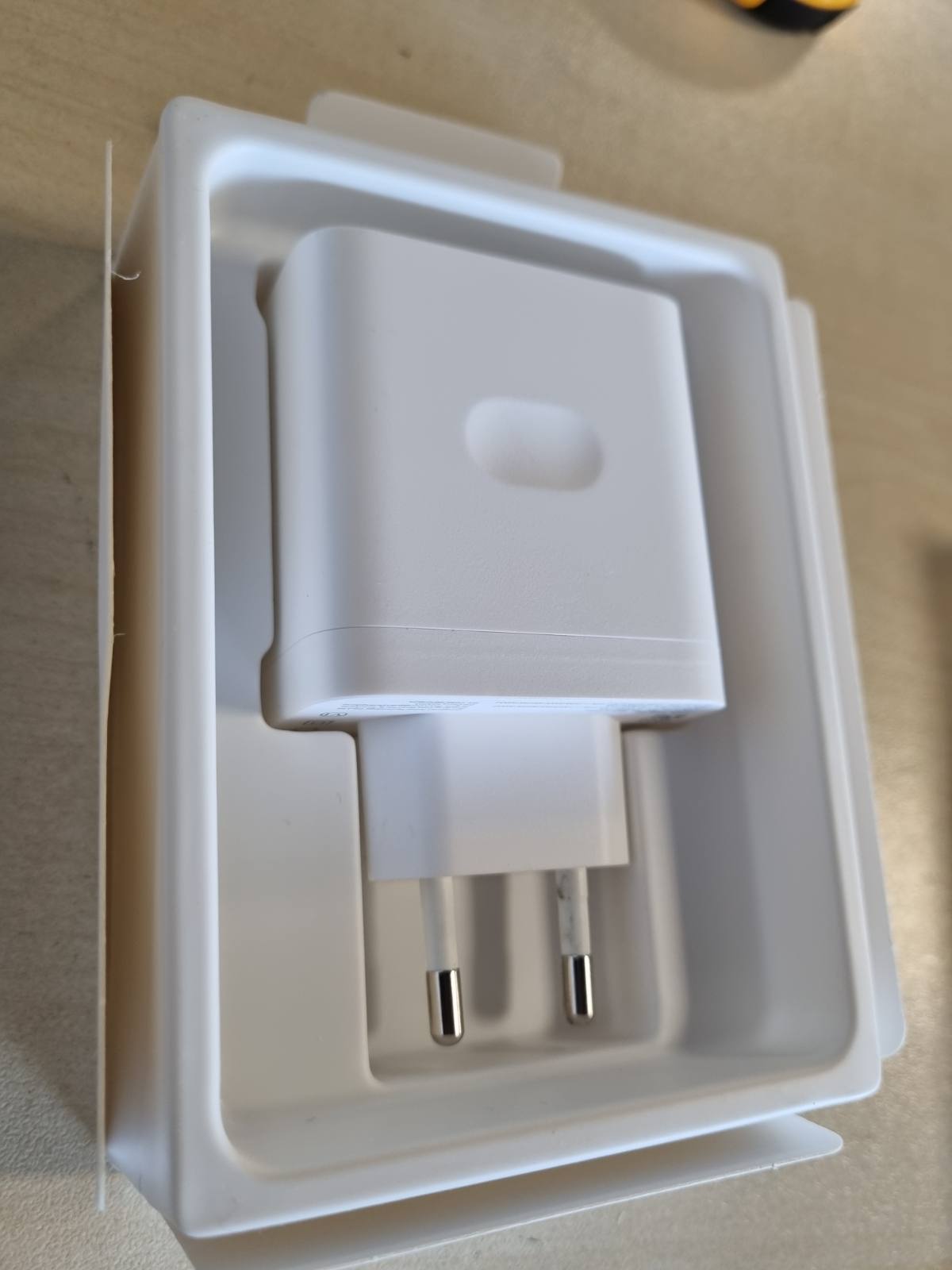 273683 - REALME Adaptor energjie SUPERVOOC 120W, i bardhë