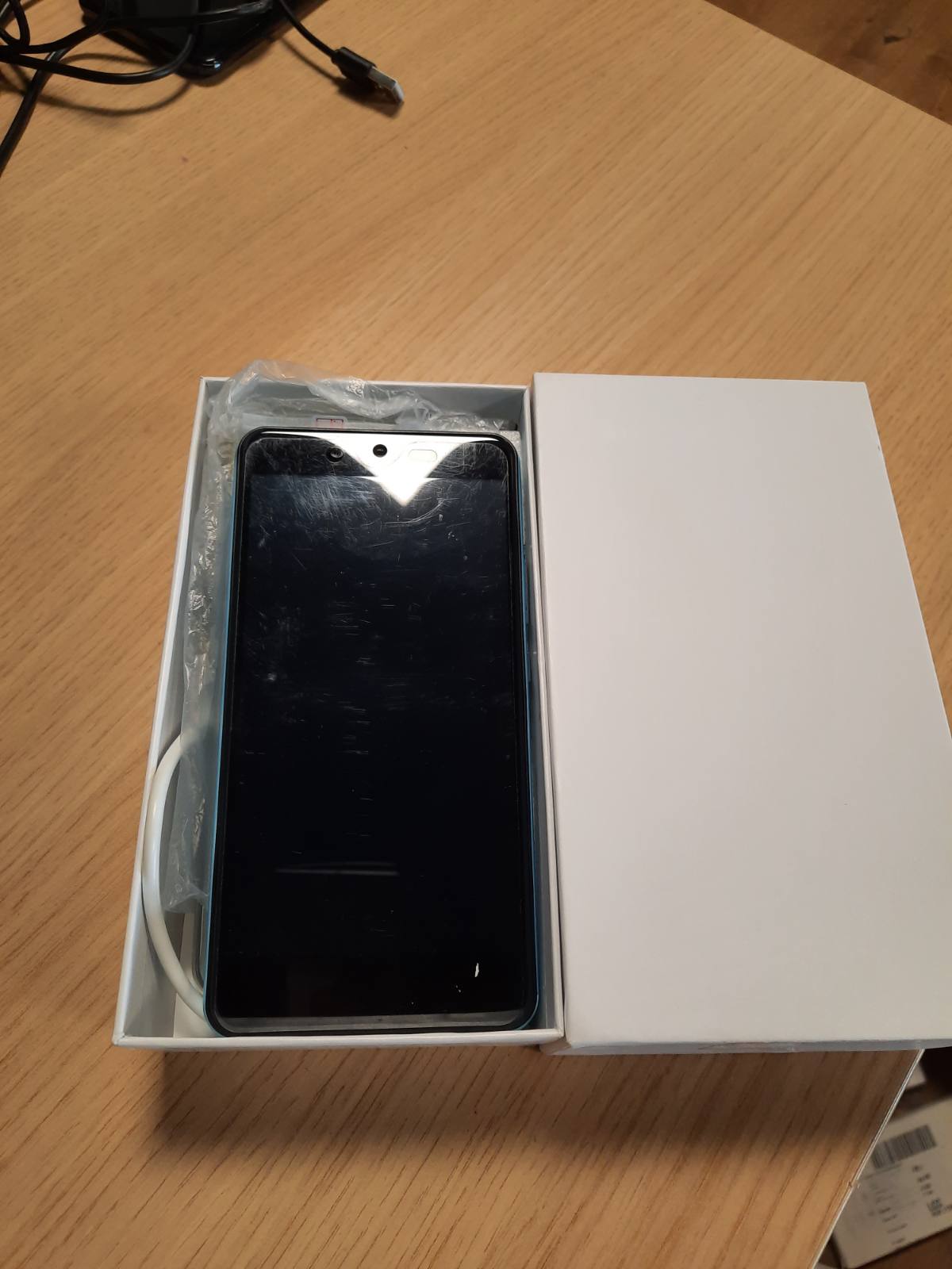 273789 - Telefon celular 4G, i zhbllokuar, 5.5 inç, 4 GB RAM + 64 GB ROM, Android 10.1, kamera të dyfishta 13 MP + 5 MP, bateri 5000 mAh, kartë SIM e dyfishtë, identifikim i fytyrës, (blu)