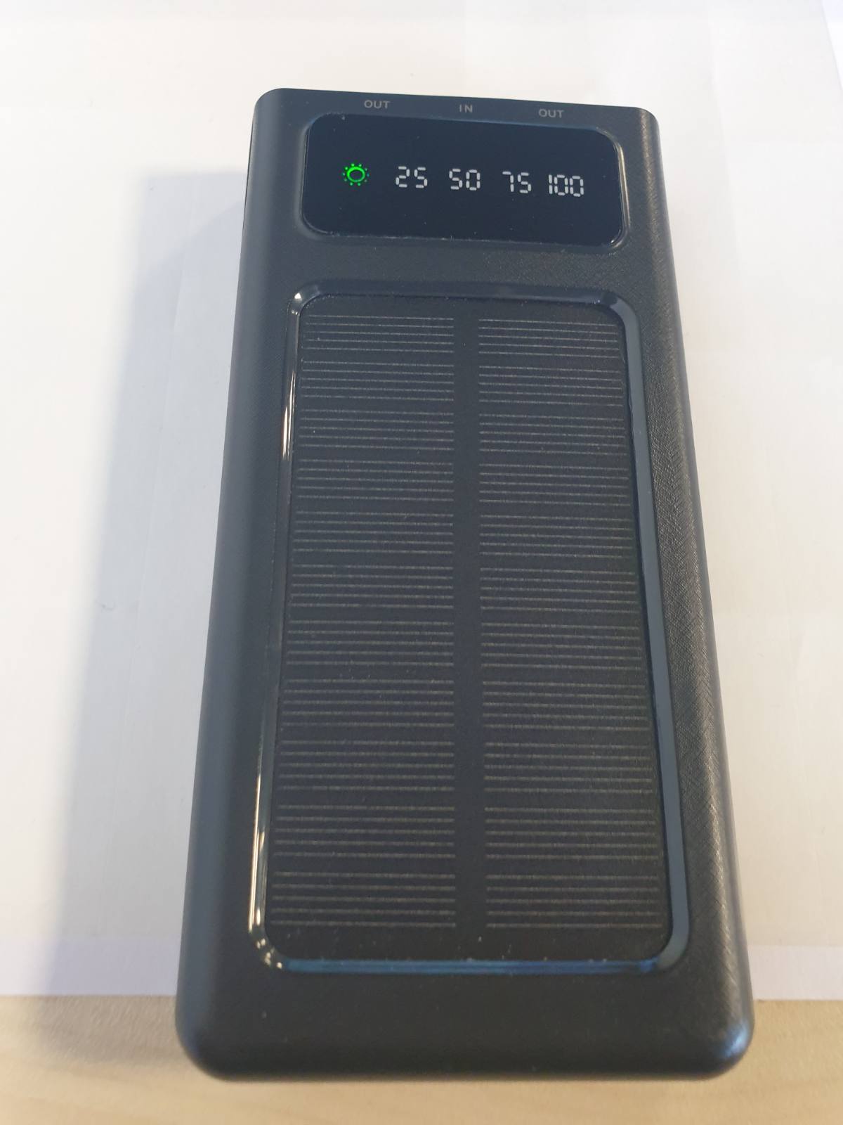 273829 - APM – Bankë energjie diellore 10000mAh – Kapacitet: 10000mAh, Material: N/A, Karikim i shpejtë, Pajtueshmëri: iPhone 16, 15, 14, 13, 12 Pro, Samsung, iPad