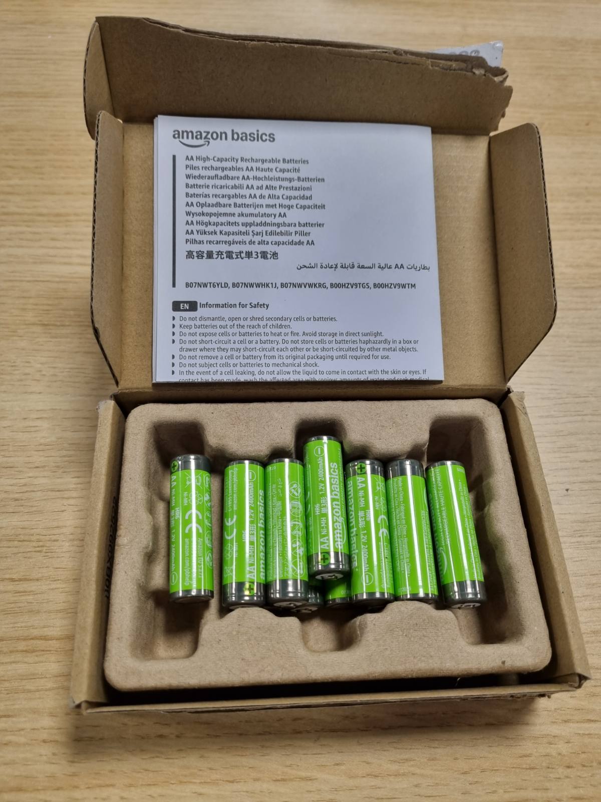 273935 - AMAZON BASICS Pako me 11 bateri AA NiMH të rikarikueshme, 2400 mAh, 1.2 V, të rikarikueshme deri në 400 herë, të parakarikuara